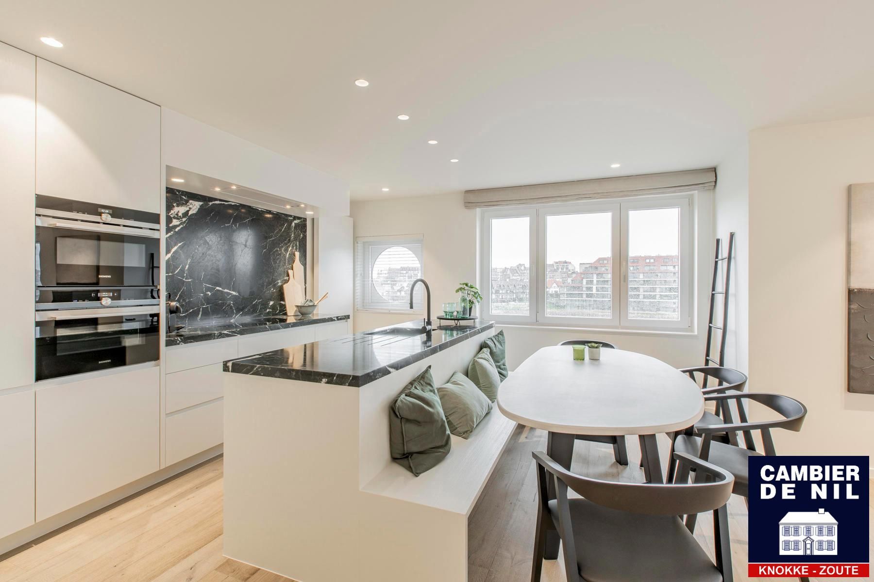 Volledig gerenoveerd appartement met frontaal meerzicht foto 9