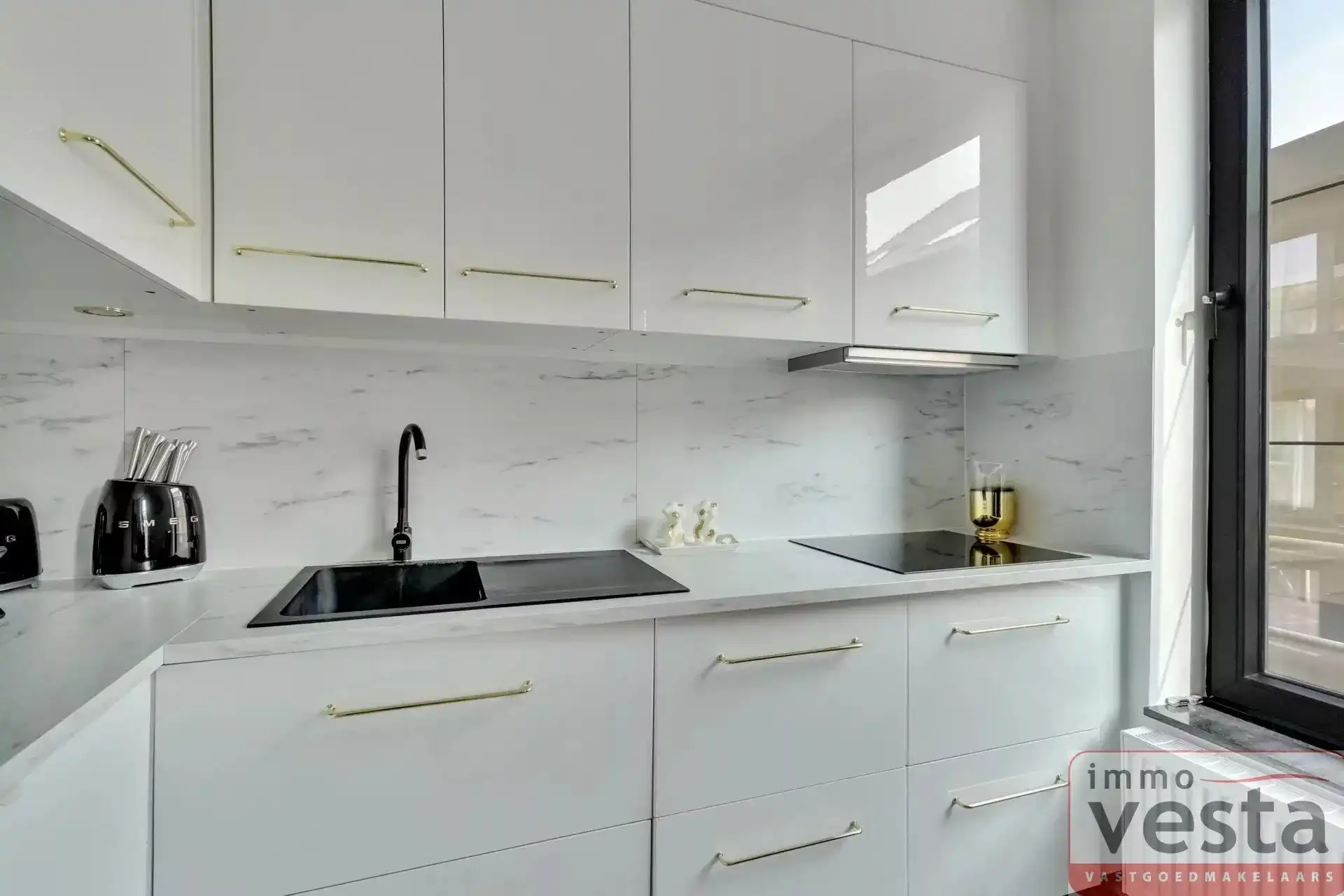 Goedgelegen, volledig gerenoveerd handelspand met woonst foto 15