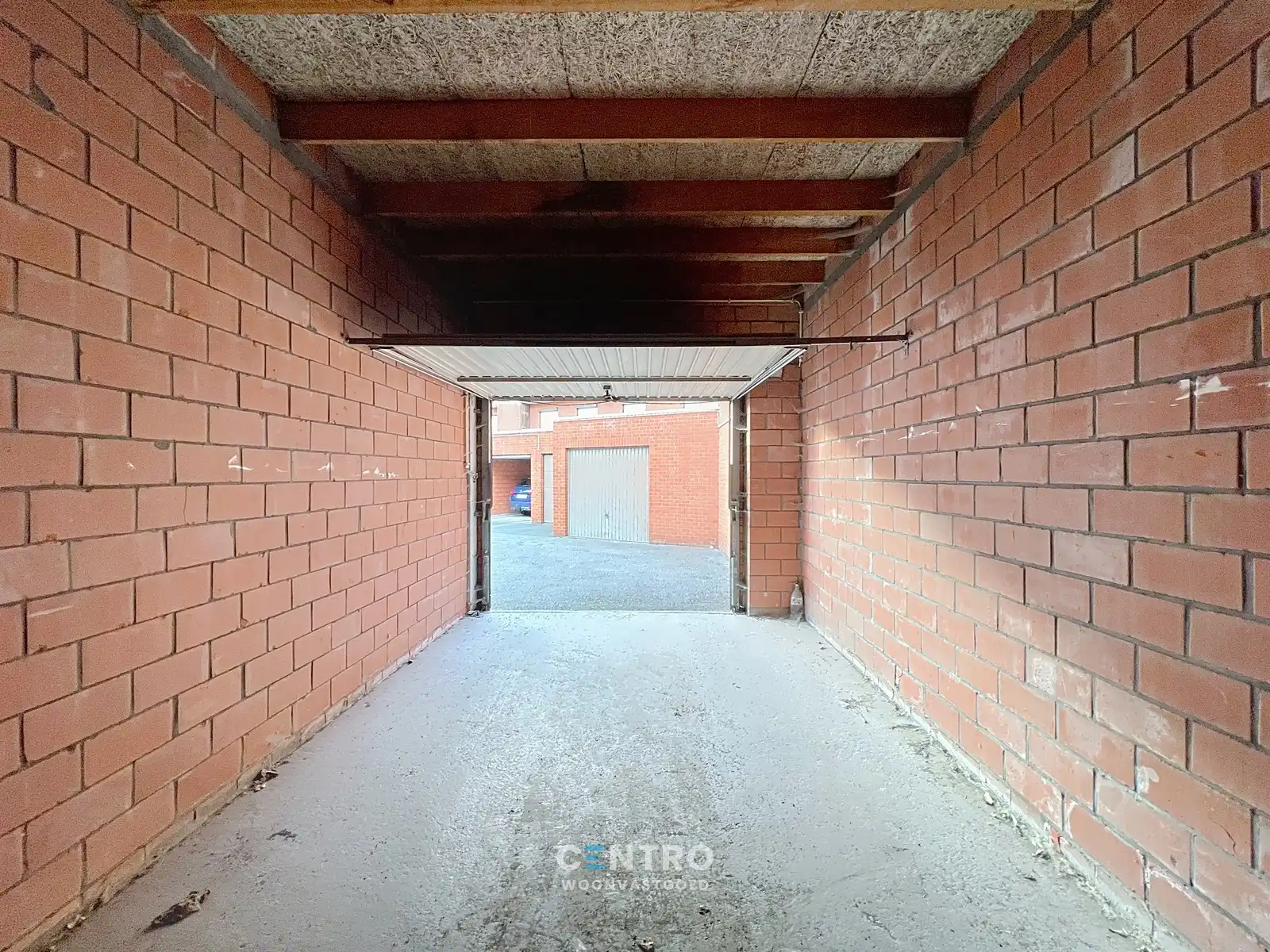 GEMETSTE garage te koop CENTRUM Roeselare nabij Sint-Michielskerk ! foto 5