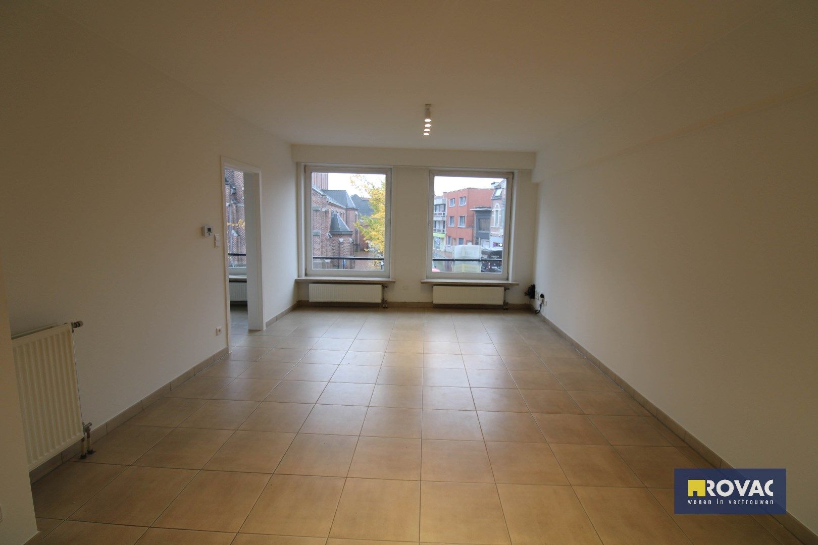 Centraal gelegen en instapklaar appartement! foto 5