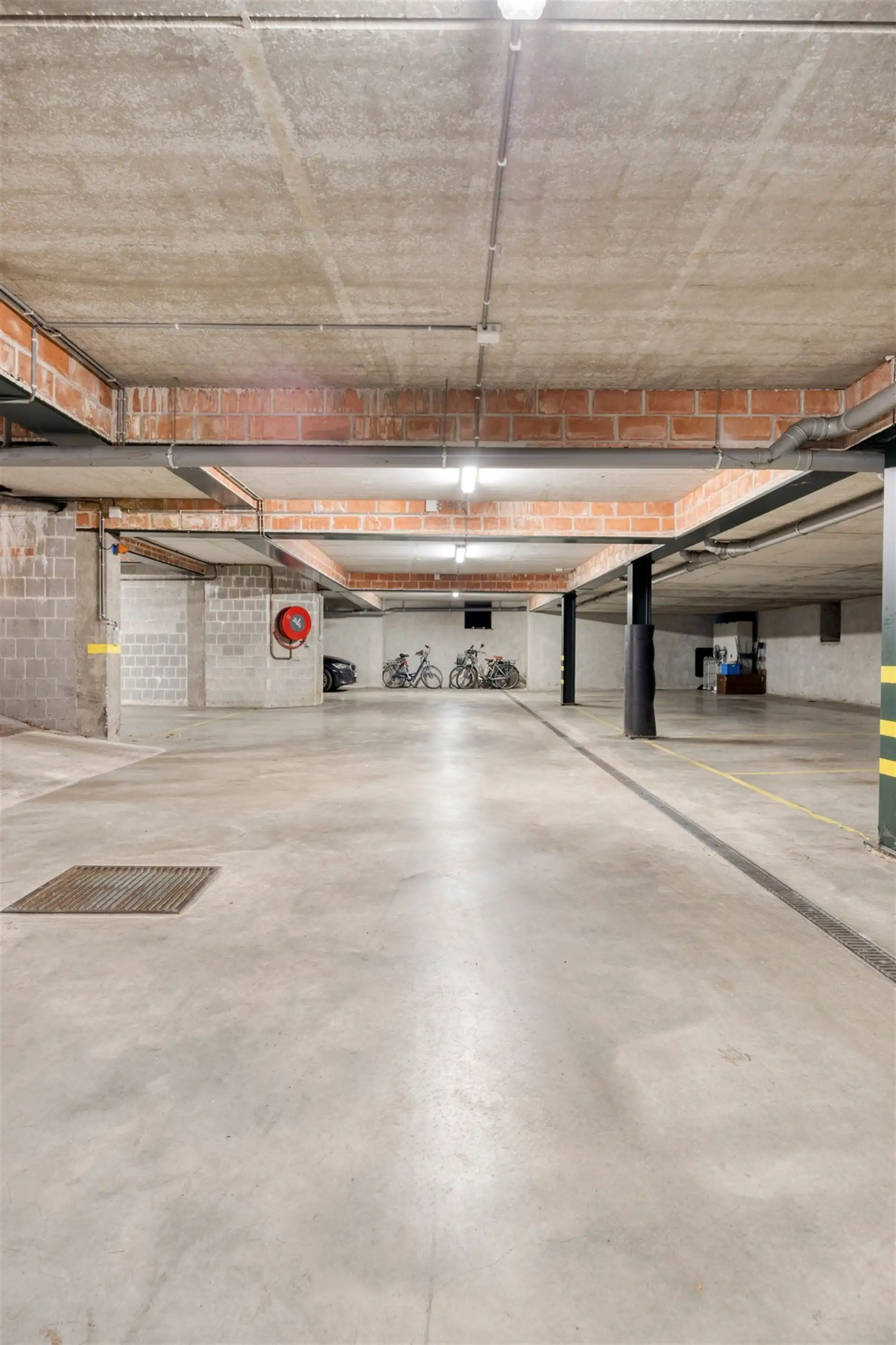 Uitstekend gelegen 3 slaapkamerappartement met 2 autostaanplaatsen (105m²) foto 15