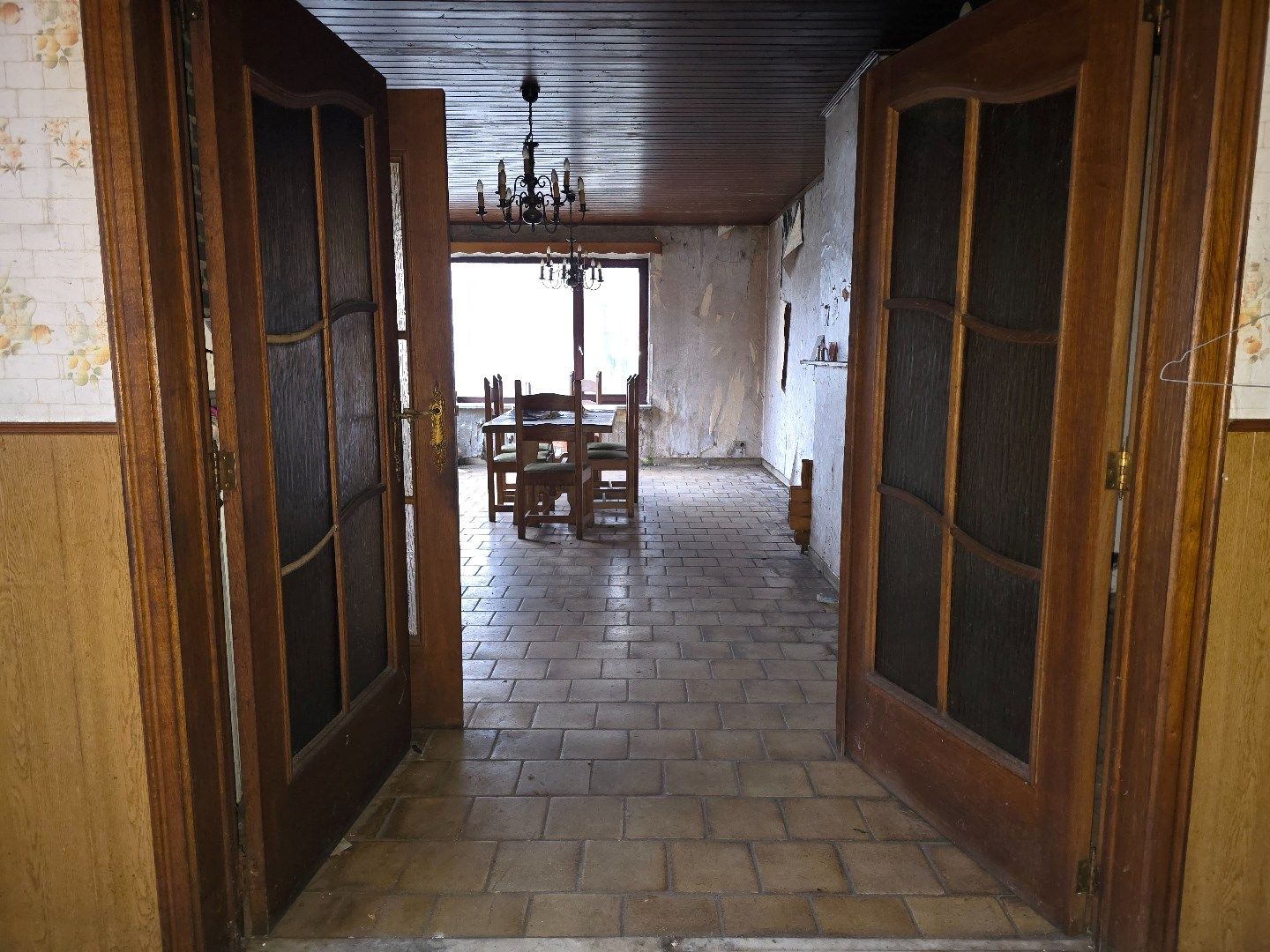 Te renoveren woning, 4 slpk, met tuin en 3 garages foto 9