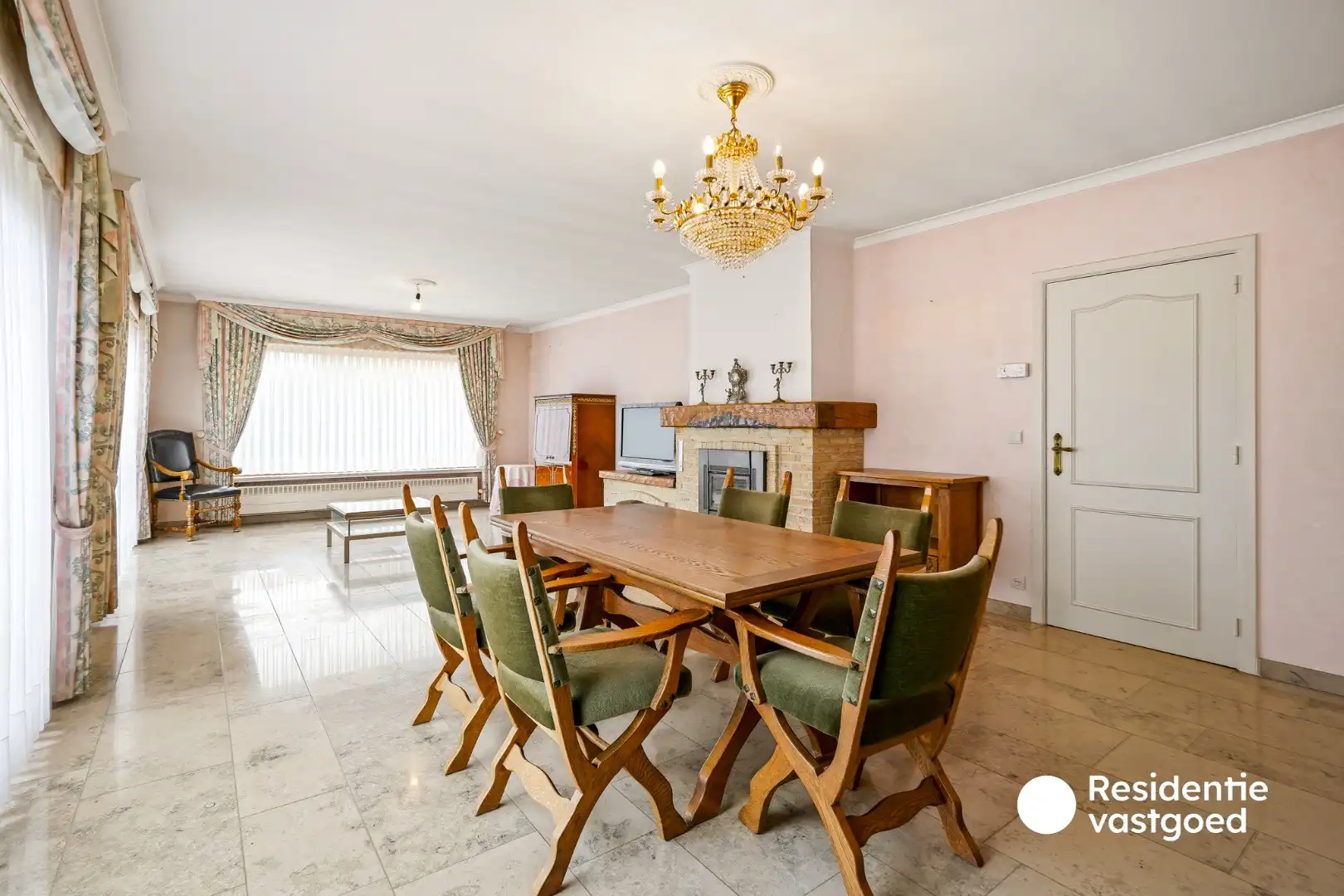 Statige gelijkvloerse villa op een terrein van 2342 m² te Oostduinkerke (Koksijde).  foto 5