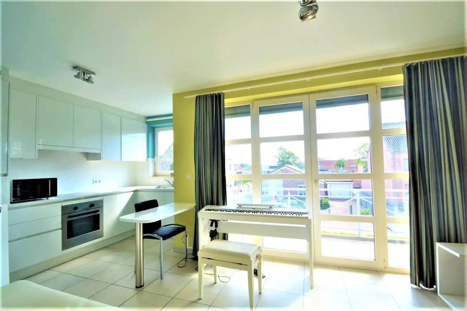 INSTAPKLAAR APP 1e vd  MET GARAGE TE HULSHOUT	 foto 3