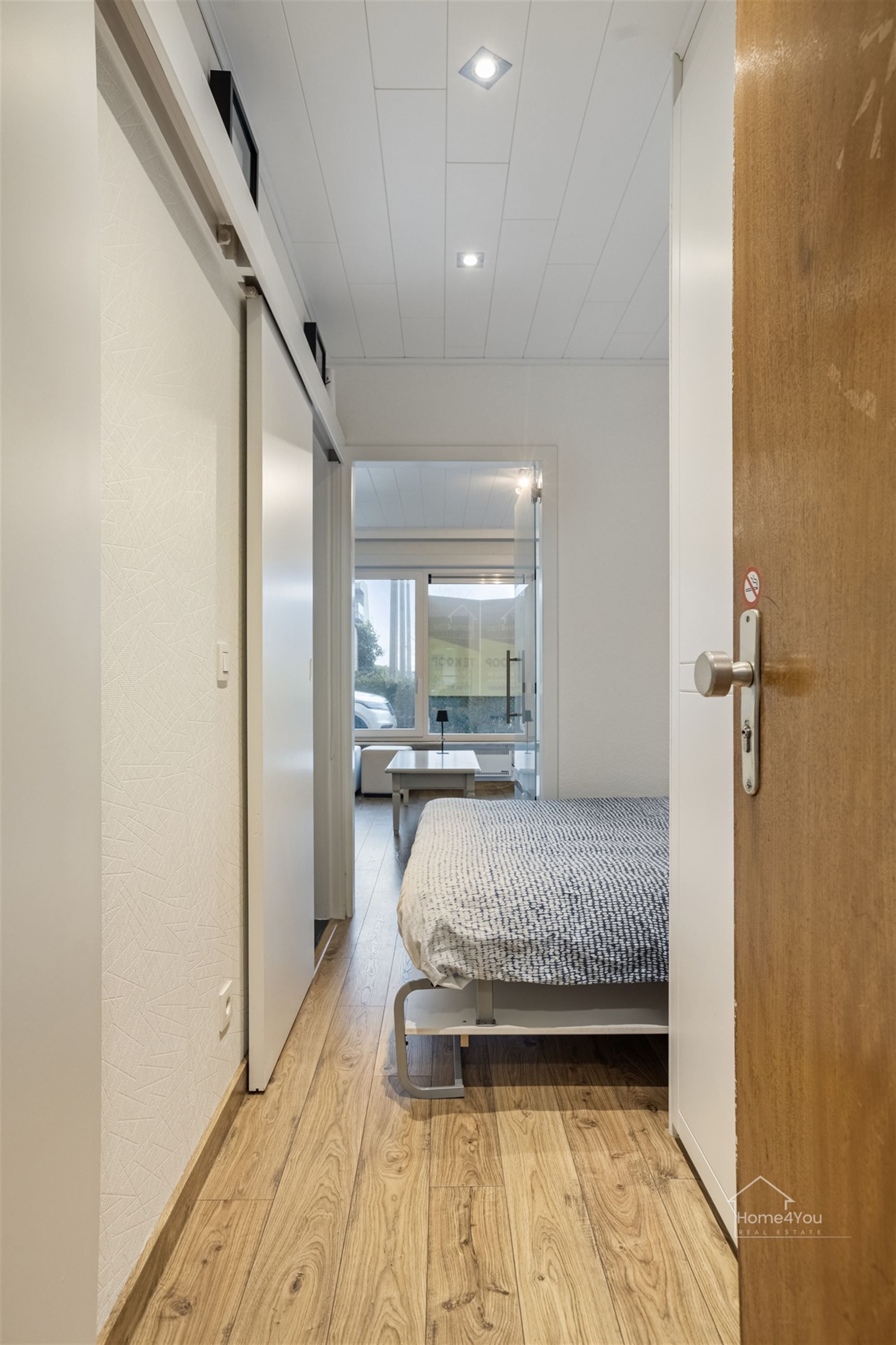Mooie opgefriste bemeubelde studio met 1 slaapkamer op gelijkvloers op 50 meter van strand en dijk. foto 2