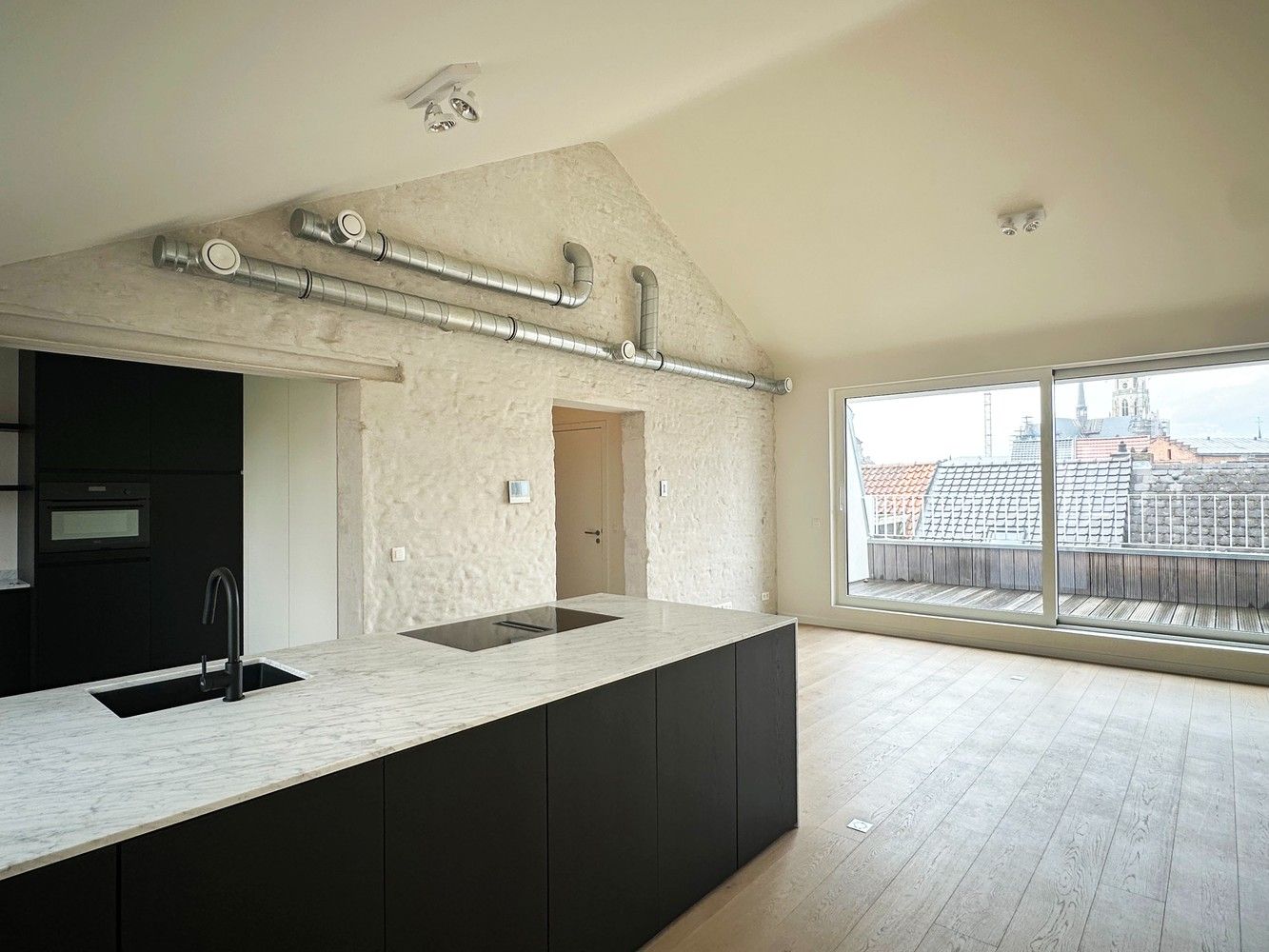 Prachtige loft met 3 slaapkamers en terras op toplocatie in Lier foto {{pictureIndex}}