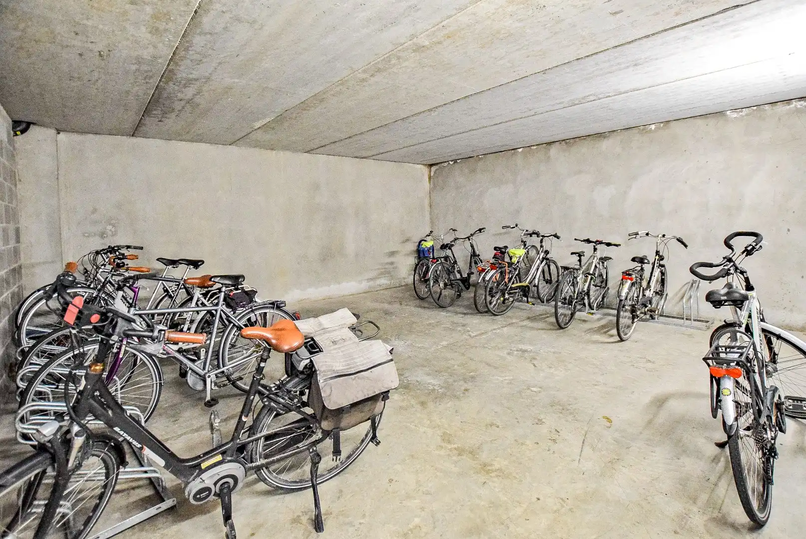 Instapklaar lichtrijk dakappartement in hartje Veurne (61m²) foto 10