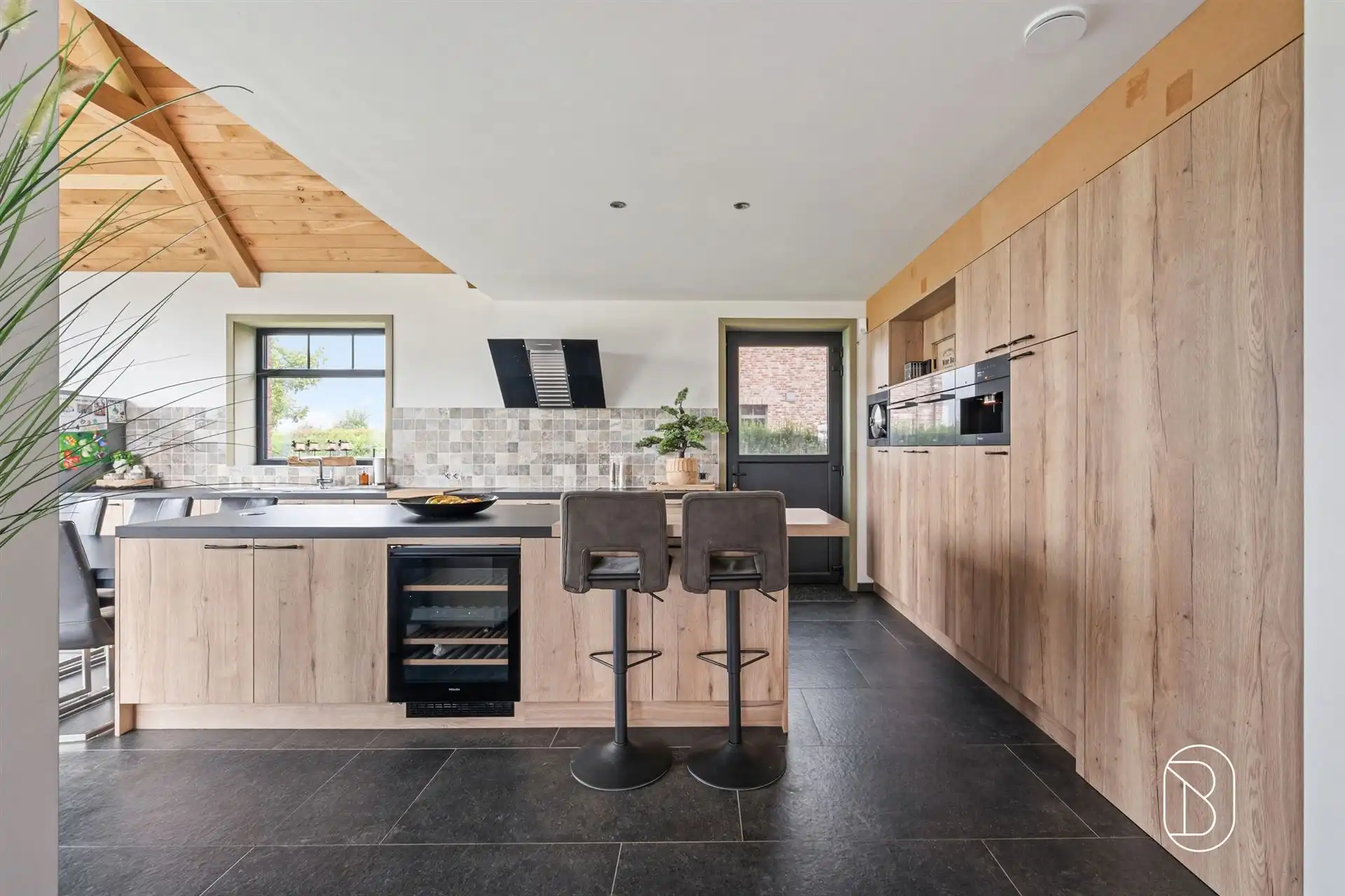Recente pastorijwoning met 5 slk, lift en ruime tuin! foto 8