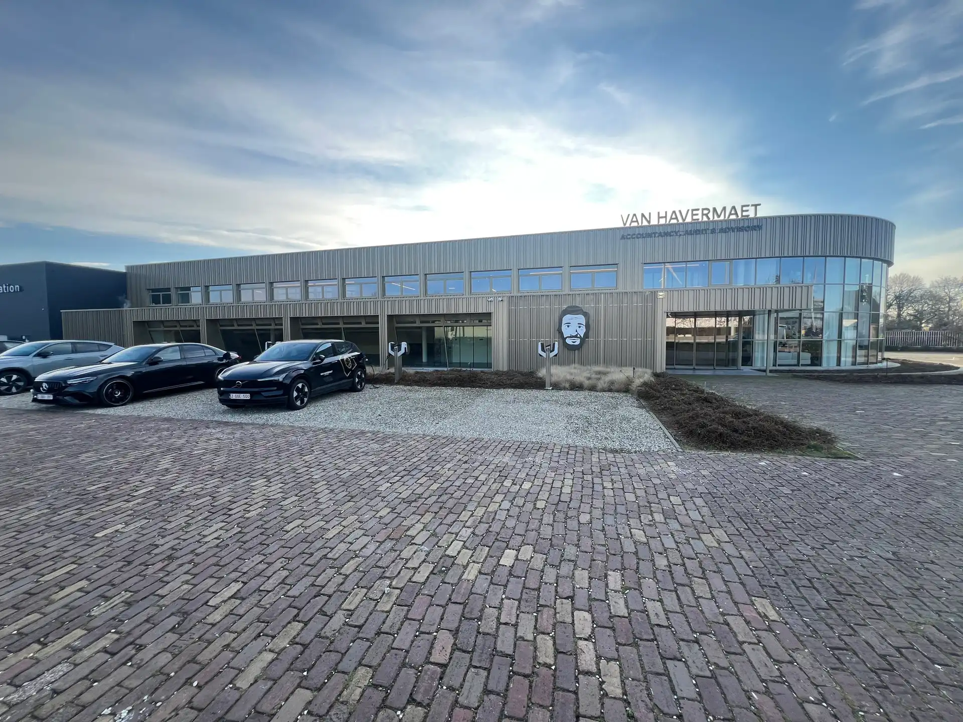 Kantoorruimte op absolute zichtlocatie foto {{pictureIndex}}