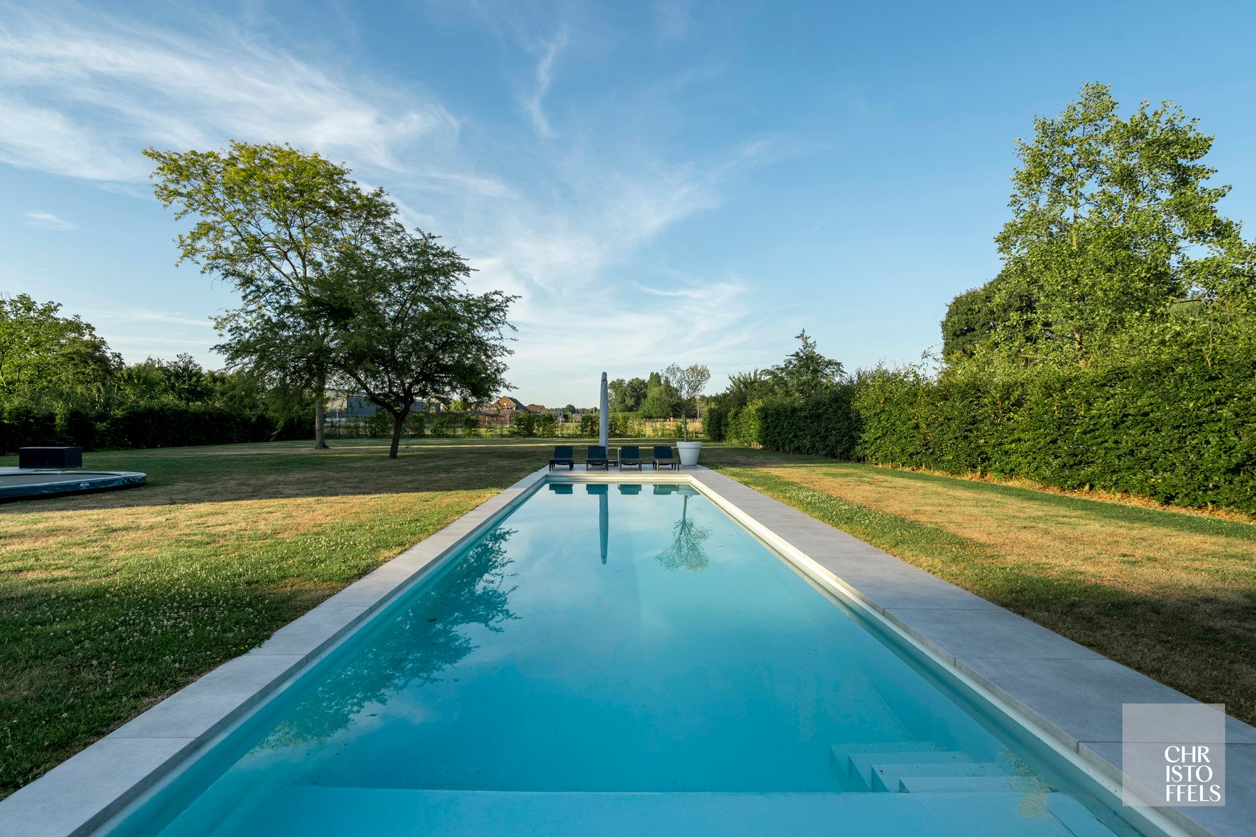 High-end gerenoveerde eigentijdse villa op een perceel van 4.379m² te Hasselt! foto 2