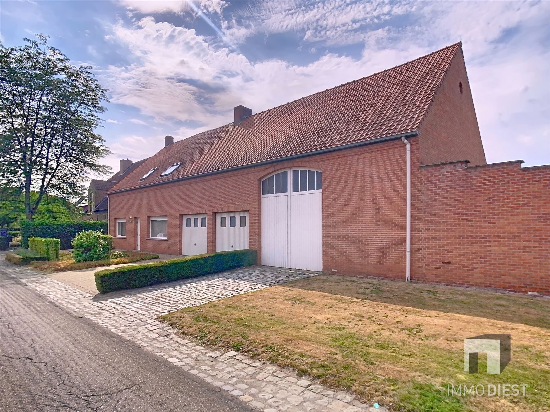 Charmante hoeve met schuren en een knappe tuin te Geel. foto 40