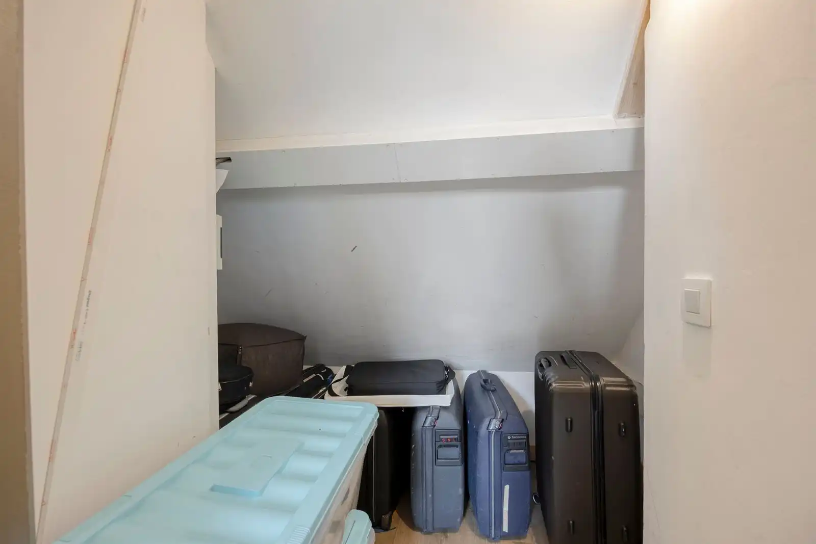 Volledig gerenoveerde 4-slpk woning met garagebox foto 24
