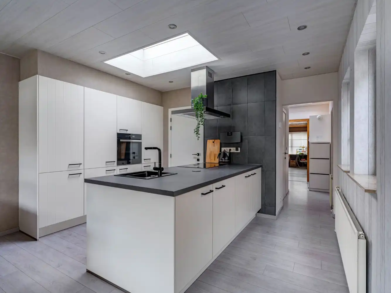 Instapklare woning met 2 slpk., garage en tuin foto 2