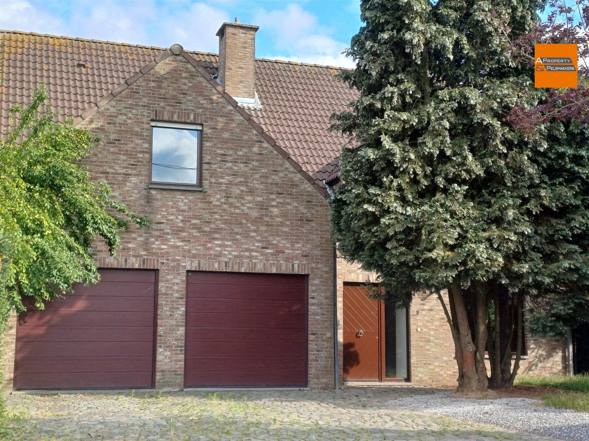 Ruime villa  met 5 slpk, garage en grote tuin foto 25