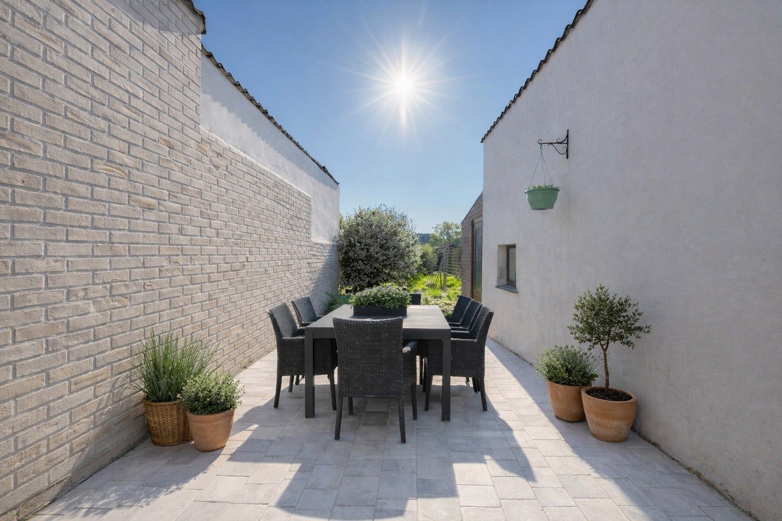 Te renoveren woning met diepe, zonnige tuin foto 2