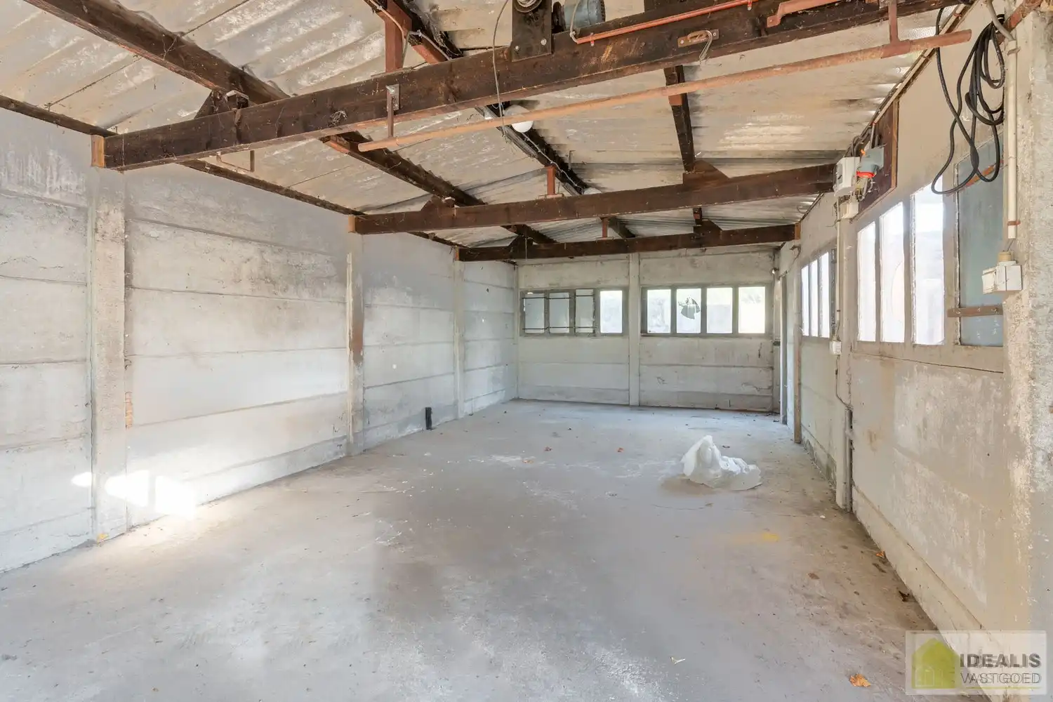 TE RENOVEREN WONING NABIJ HET CENTRUM VAN WIJCHMAAL, PEER OP EEN PERCEEL VAN  MAAR LIEFST 12A 5CA – DE WONING OMVAT EEN OPEN LEEFRUIMTE MET VEEL LICHTINVAL, KEUKEN MET AANSLUITEND EETKAMER, 3 SLAAPKAMERS, BADKAMER, VERANDA EN TWEE RUIME OPSLAGRUIMTES/WERKPLAATSEN – Een praktisch ingedeelde woning op een ruim perceel nabij het centrum van Peer! Dé perfecte zet voor zij die op zoek zijn naar een te renoveren woning met veel mogelijkheden op een rustige locatie in Wijchmaal, Peer! foto 23