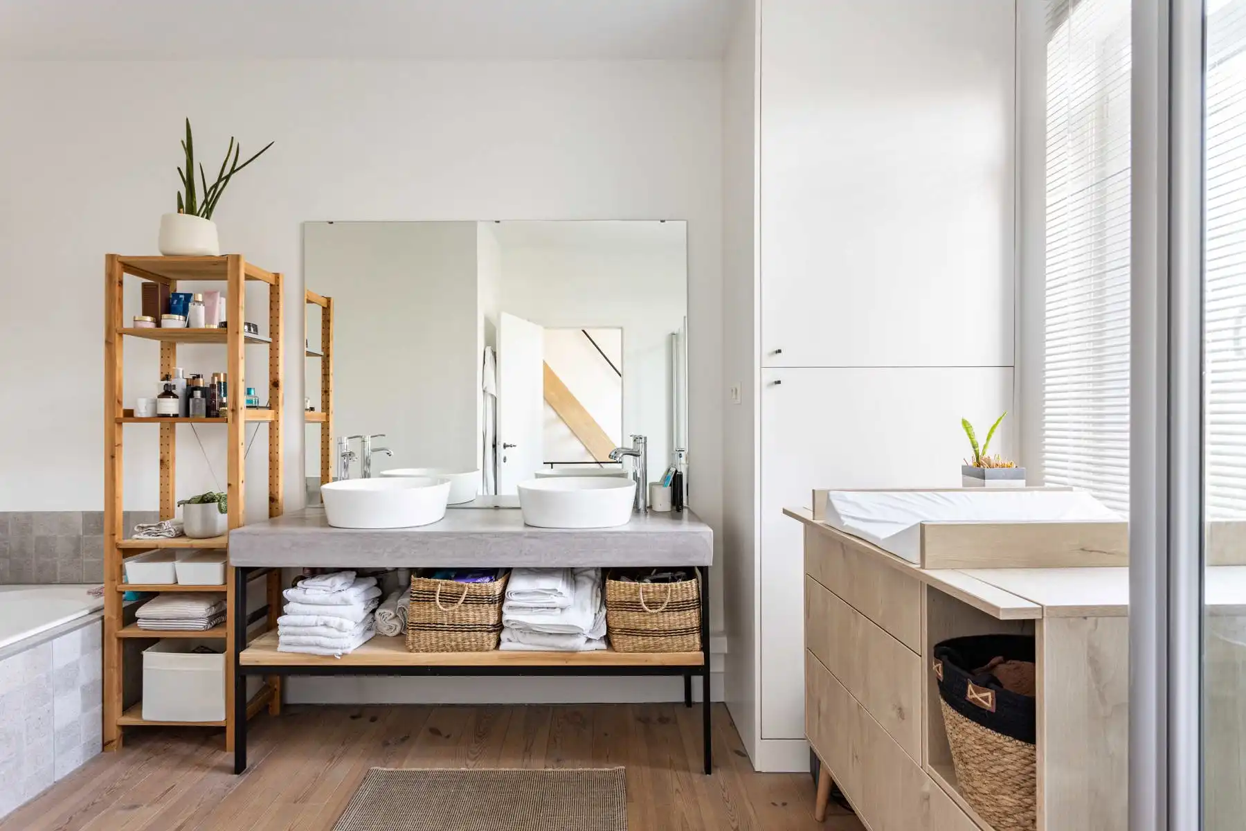 Instapklare totaal gerenoveerde woning in verkeersluwe straat! foto 15