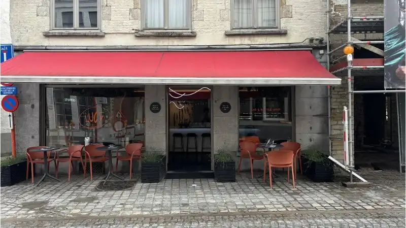 Overname instapklare en trendy Koffie- en Wijnbar met Terras in Brugge foto 9