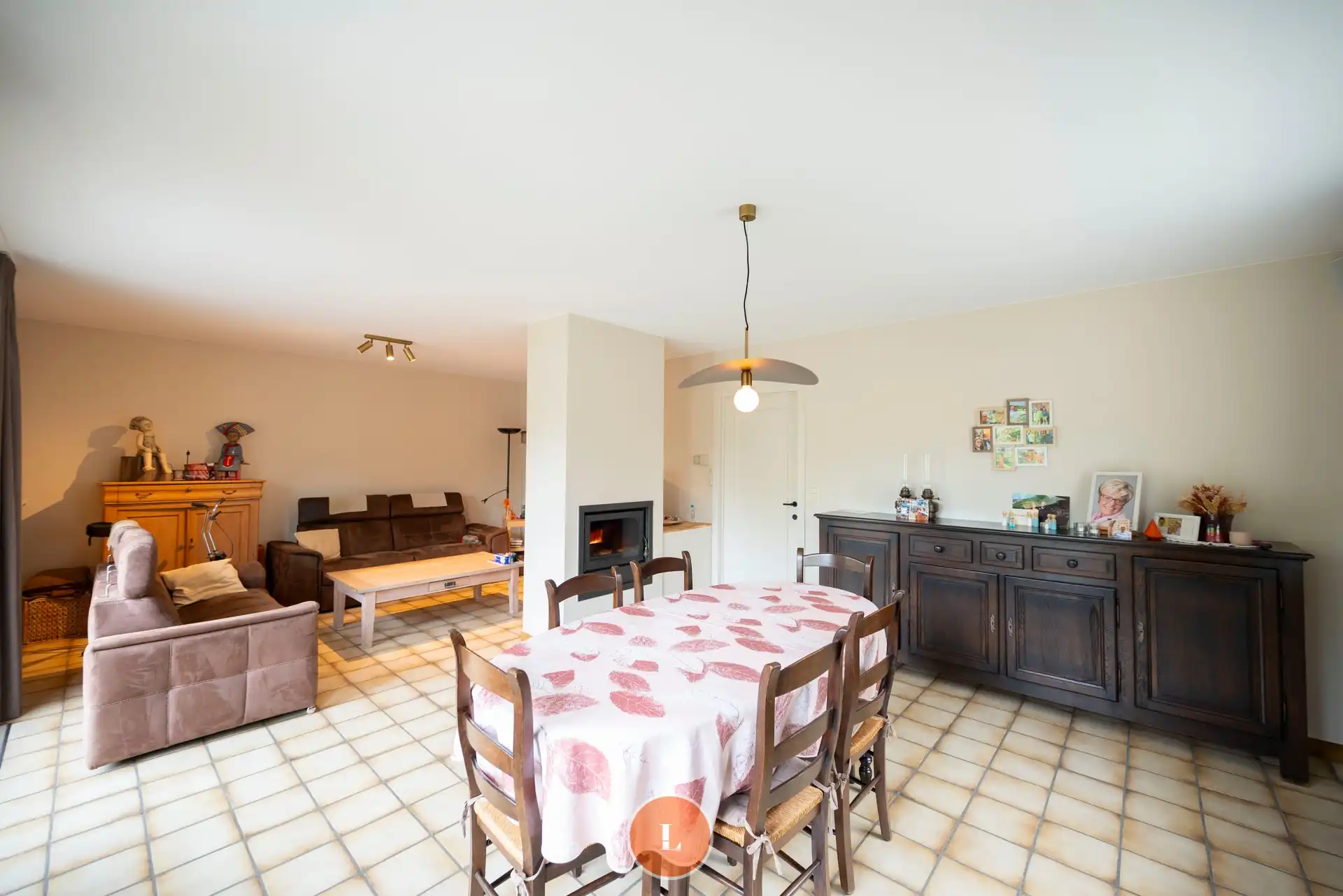 Alleenstaande woning in groene residentiële wijk foto 6