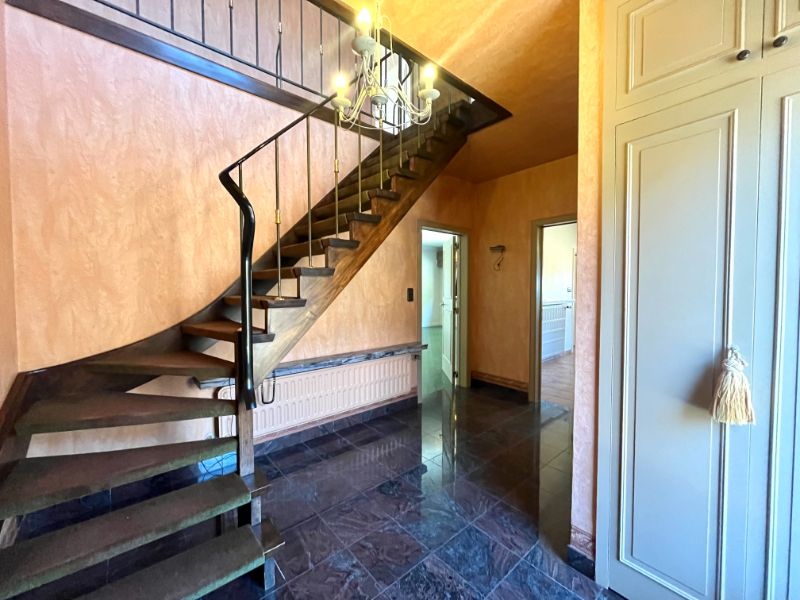 CHARMANTE VILLA IN RUSTIGE WOONWIJK MET UITSTEKENDE LIGGING foto 2