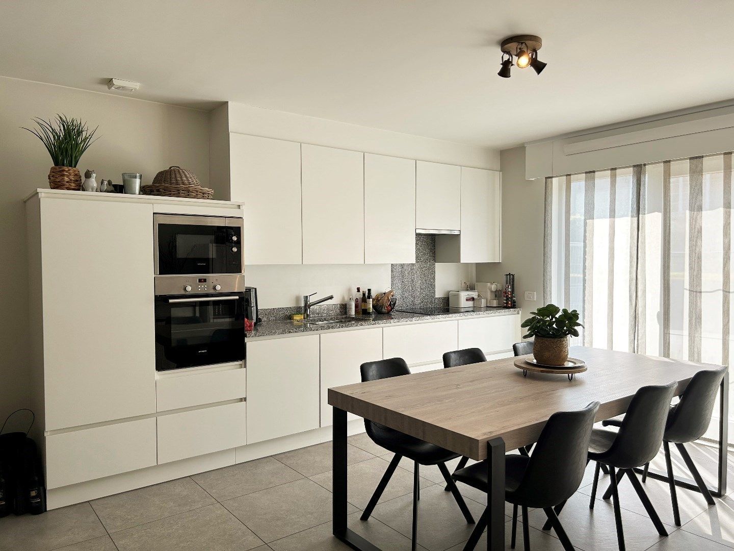 GELIJKVLOERS APPARTEMENT VOORZIEN VAN ALLE COMFORT IN HARTJE AARSELE foto 4