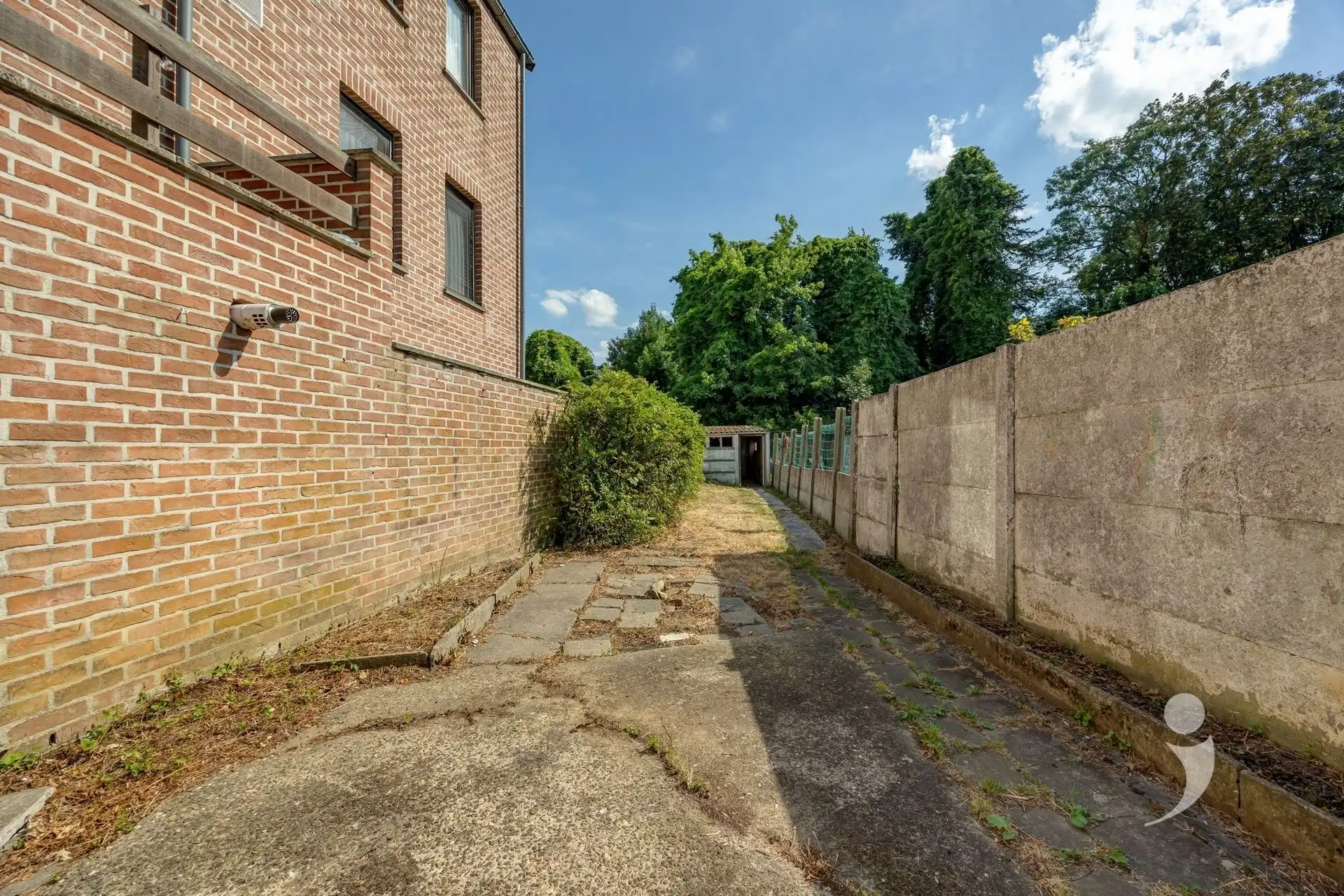 Op te frissen rijwoning met veel karakter (en garage) foto 21