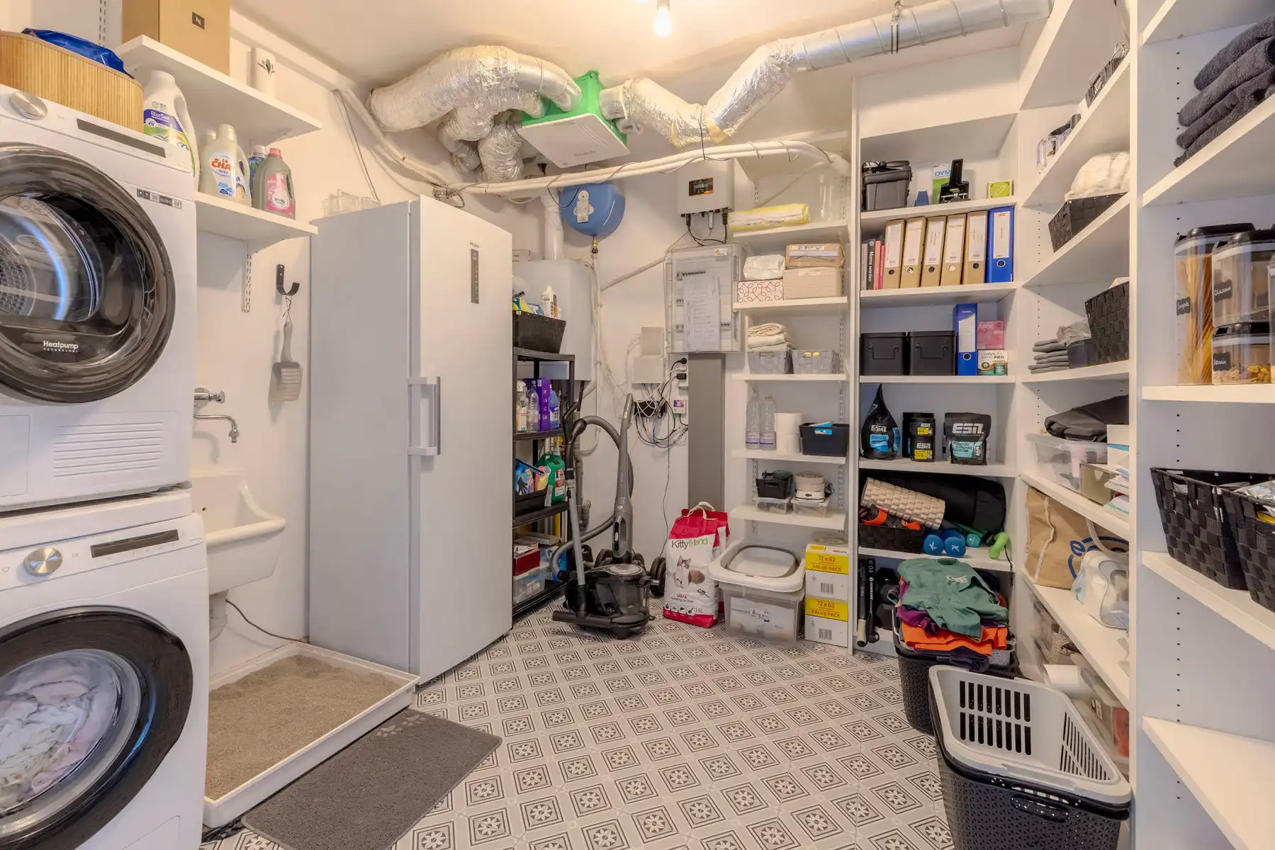 Ruim appartement met 2 slpks, terras van 71m2 en 2 staanplaatsen foto 14