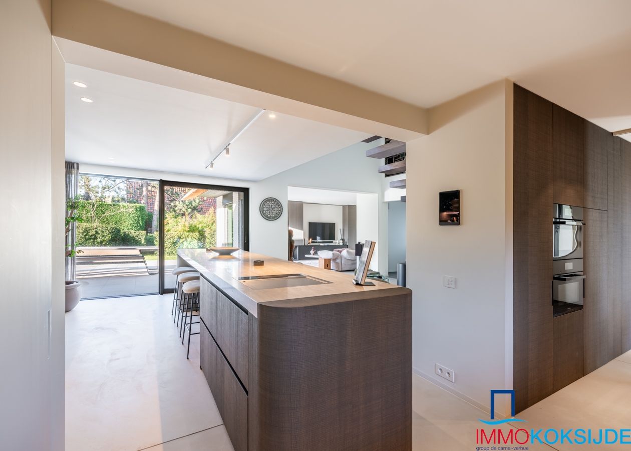 Luxueus gerenoveerde villa met 5 slaapkamers, residentieel gelegen op toplocatie in Sint-Idesbald. foto 8