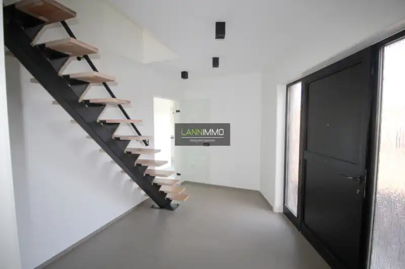 Gerenoveerde woonst met 2 slaapkamers en tuin foto 3