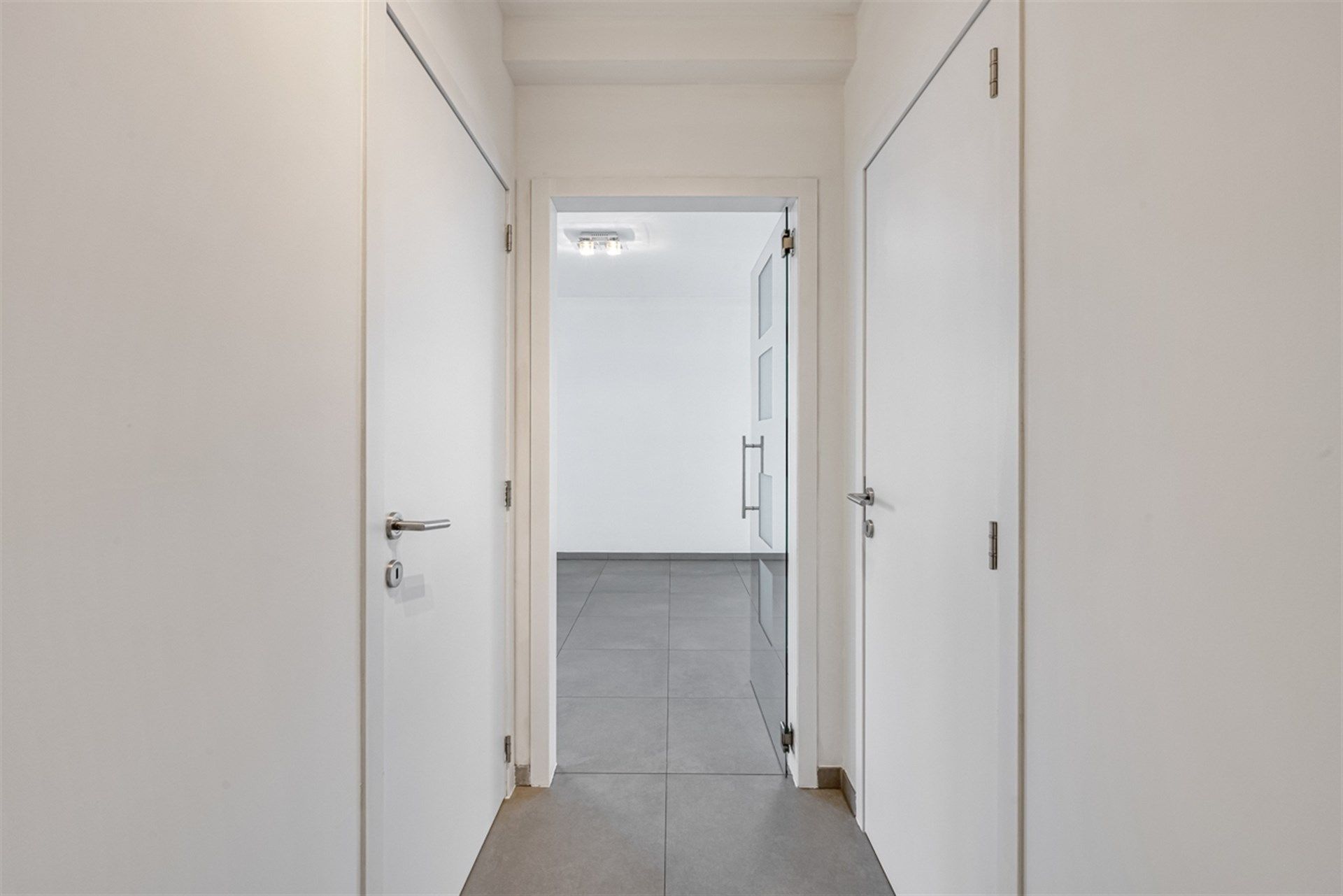 Instapklaar gelijkvloers appartement met zonnig terras foto 6