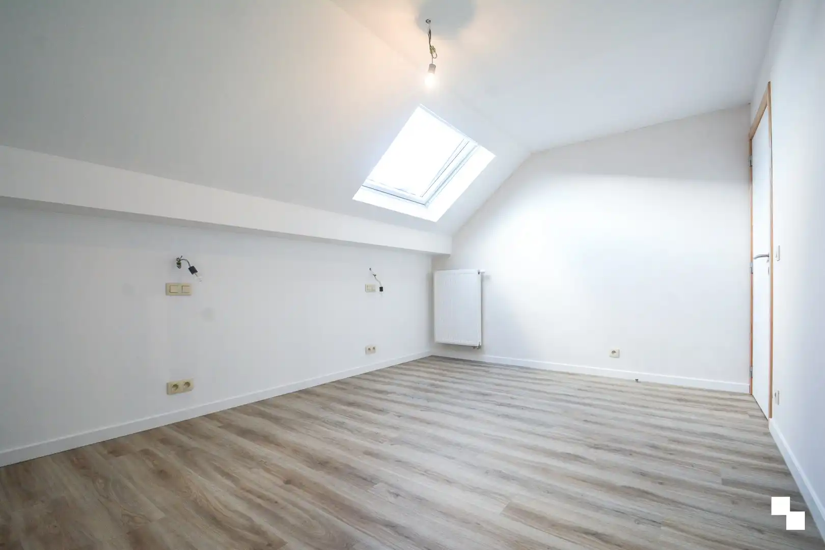 Recent tweeslaapkamer appartement in dorpskern van Sint-Eloois-Winkel foto 15