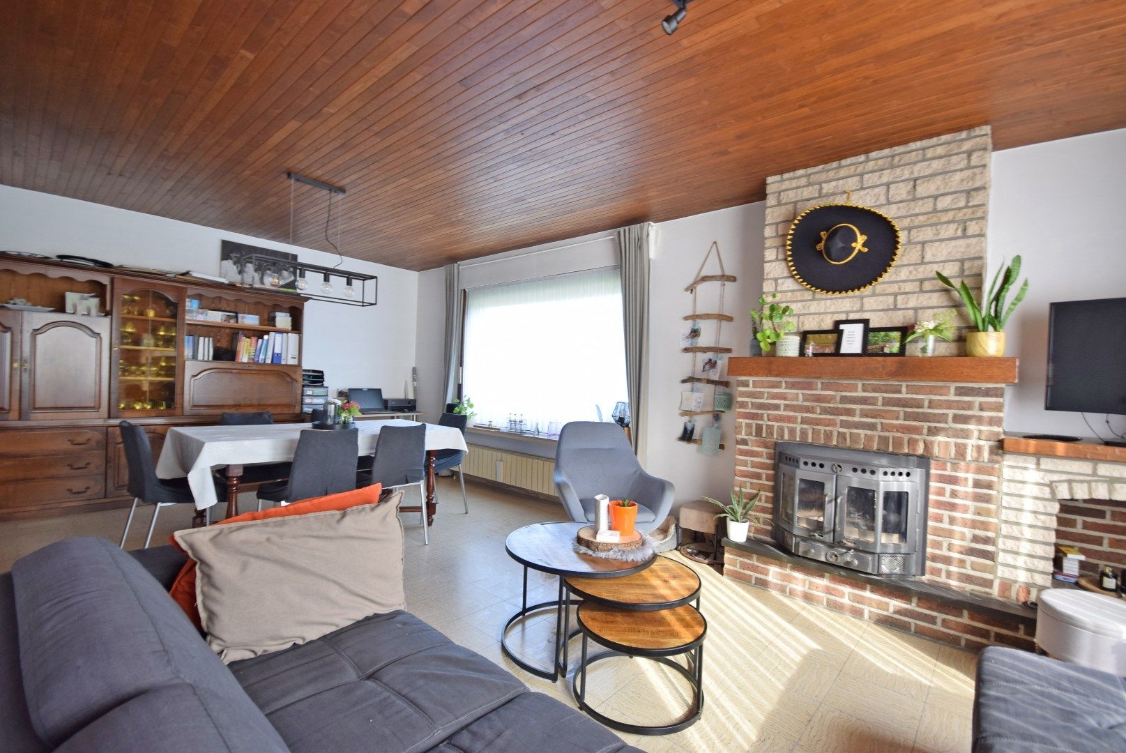 RUIME WONING MET 3 SLAAPKAMERS EN TUIN foto 3