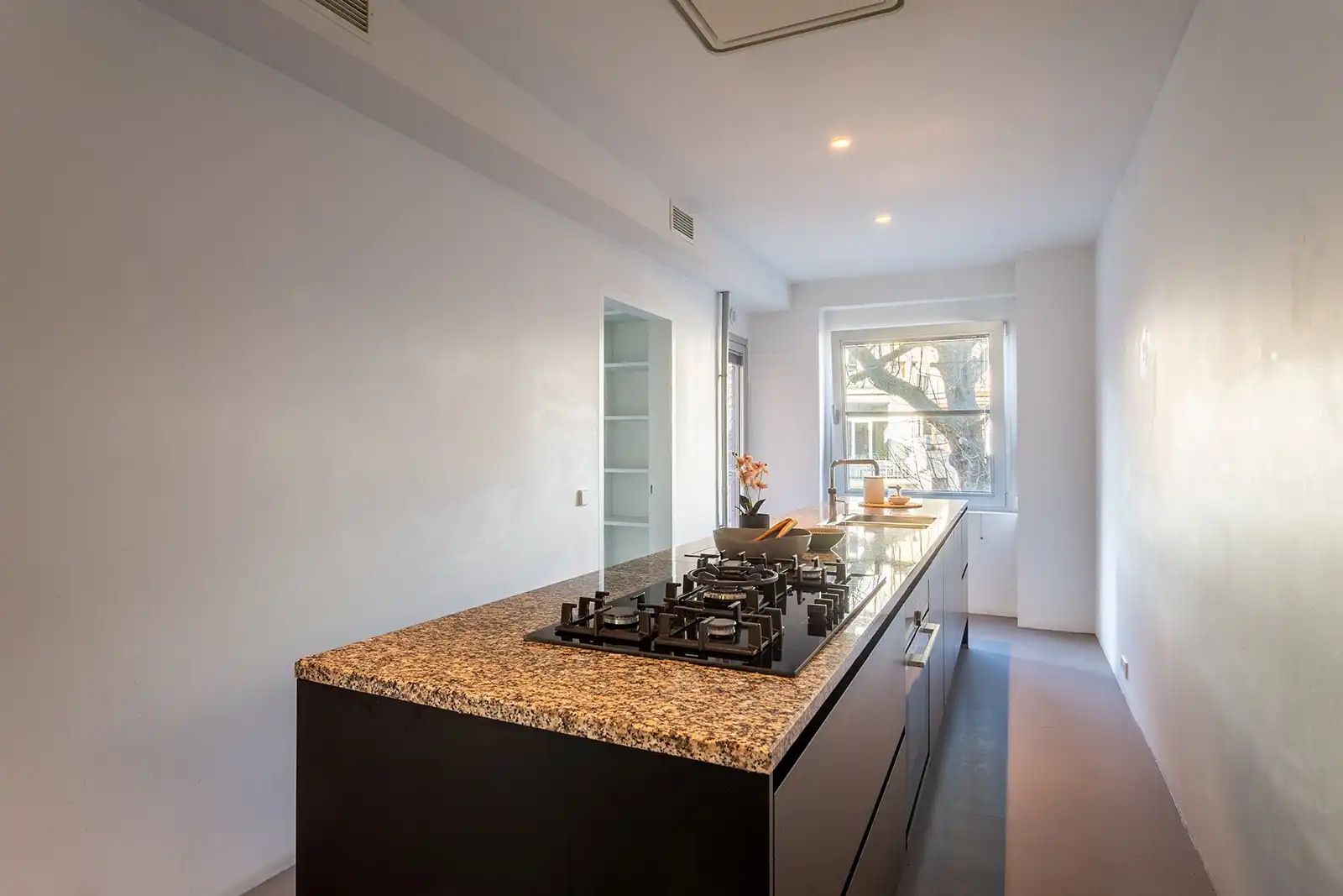 Architecturale parel met een zee van ruimte foto 13