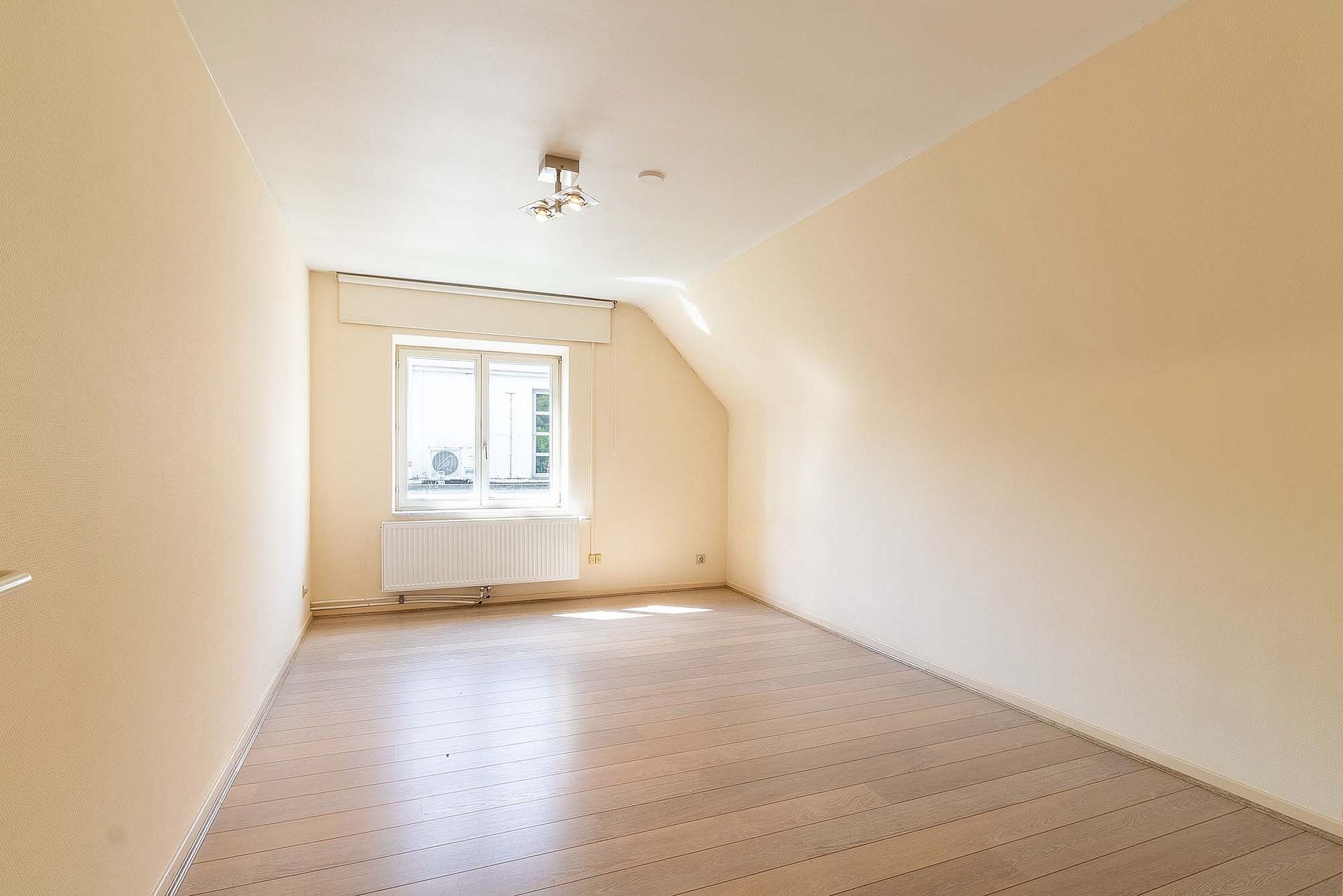 Vrijstaande ruime woning in Hove met 5 slaapkamers foto 12