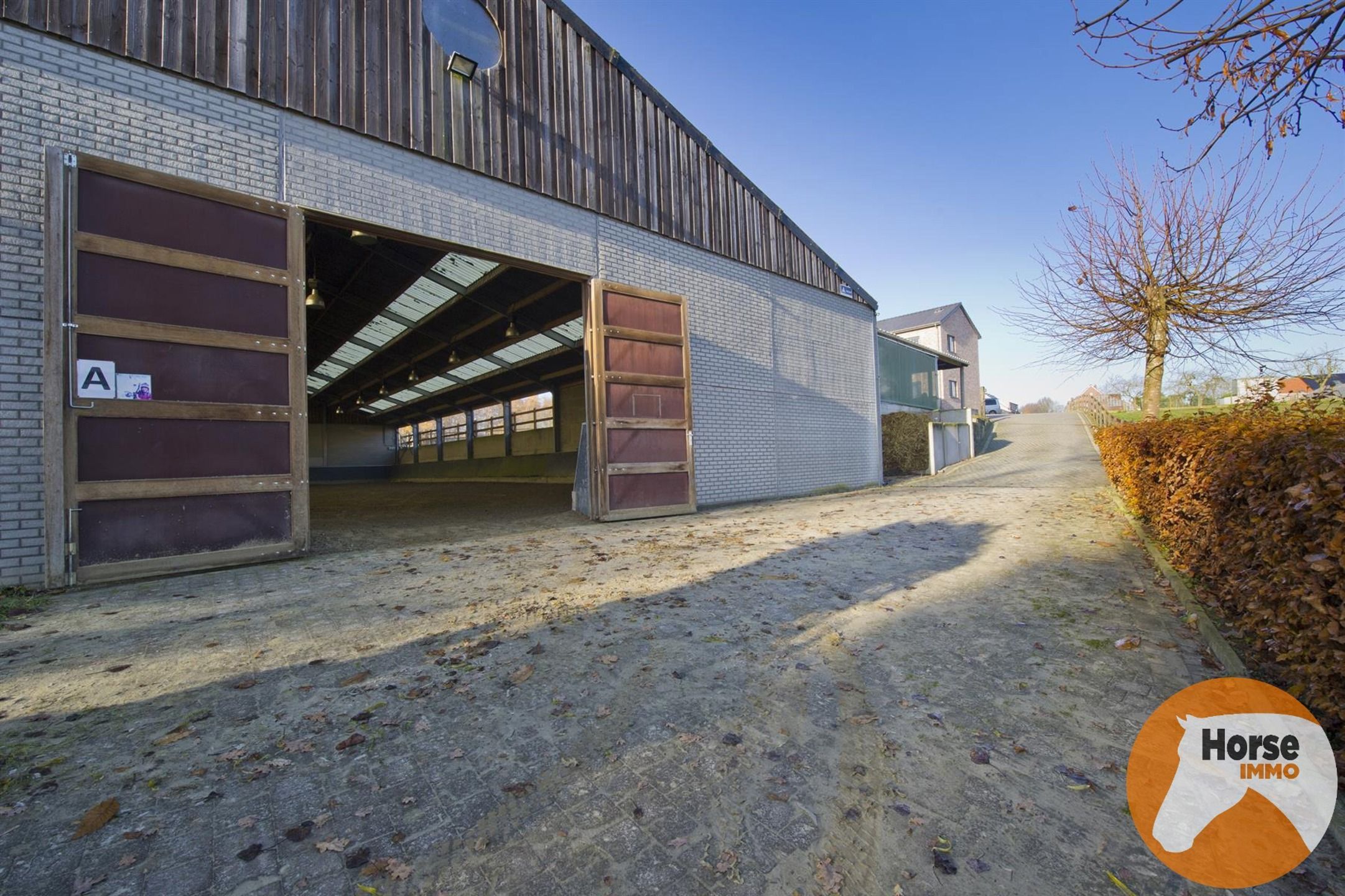 HULDENBERG - Woning met stallen en piste foto 8