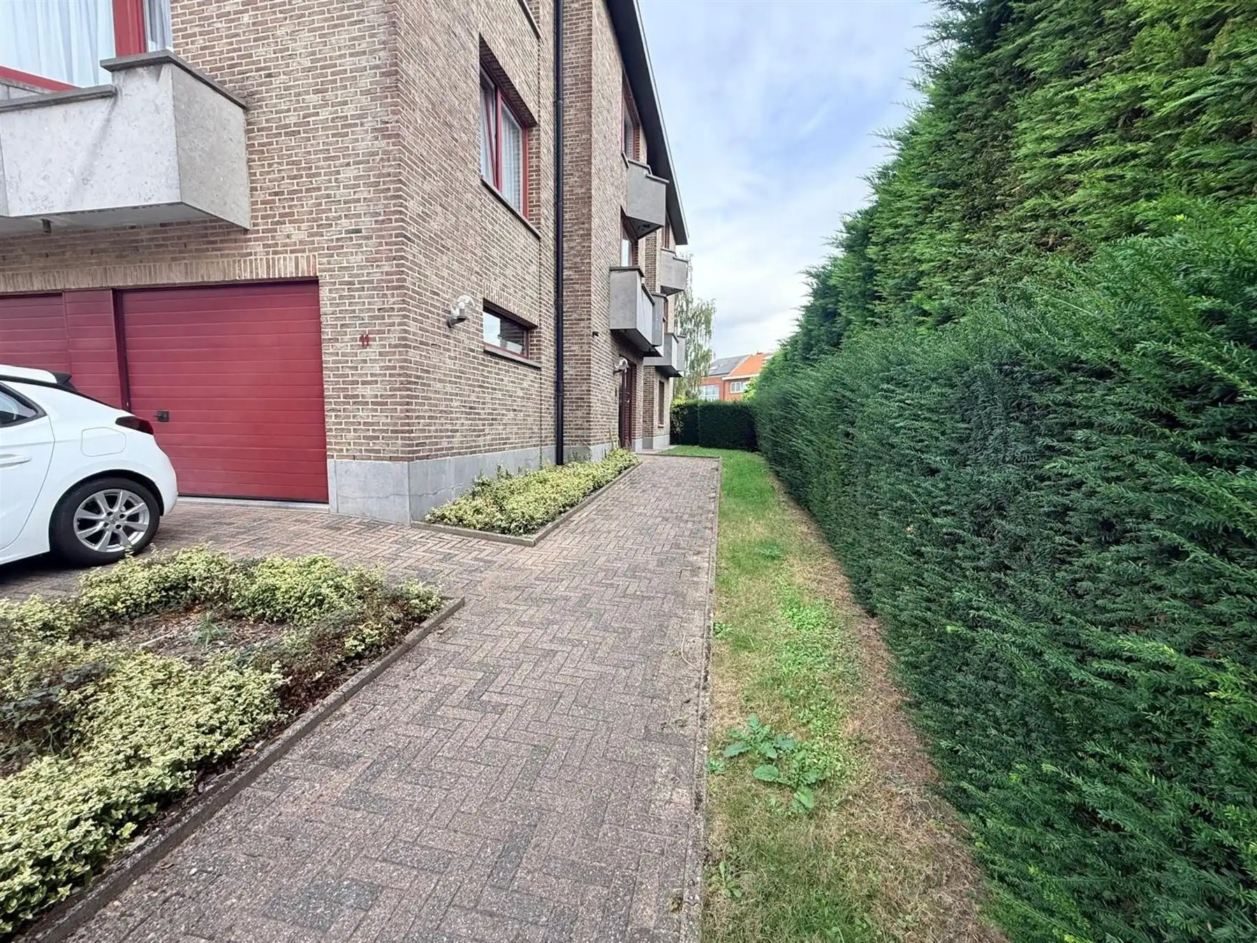 OPBRENGSTEIGENDOM MET 4 APPARTEMENTEN  foto 2