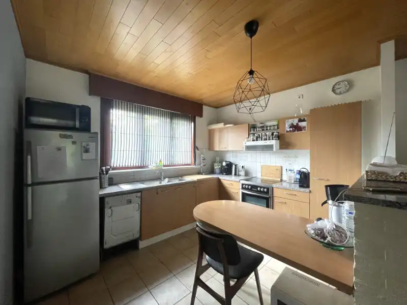 Instapklare half-open bebouwing met mooie tuin & garage foto 4