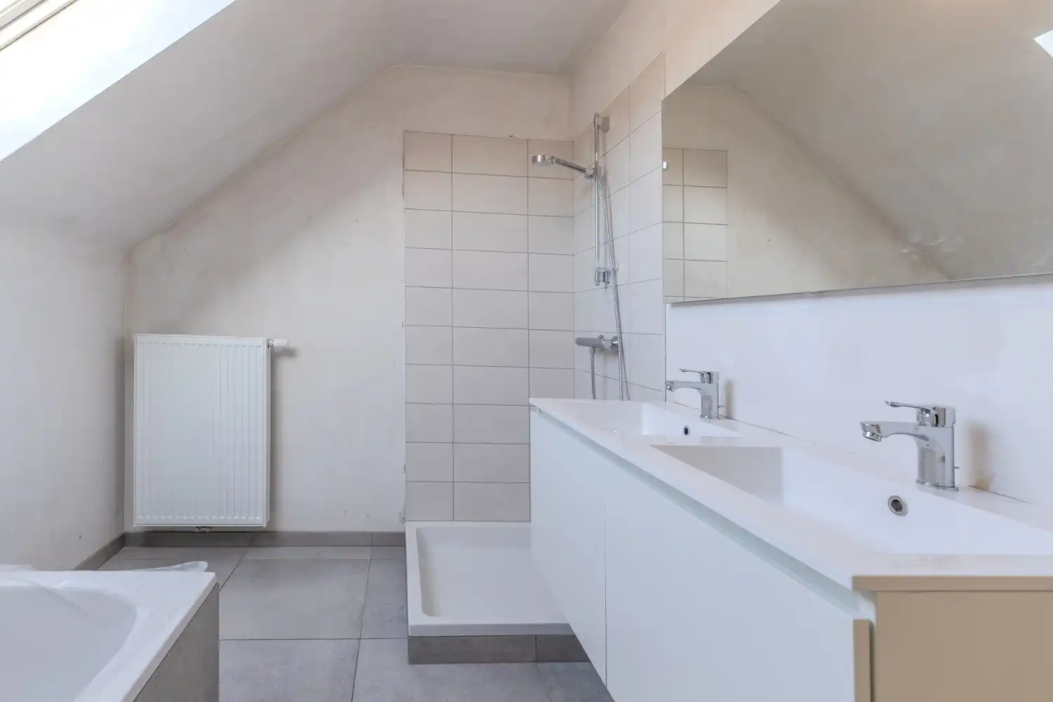 Hedendaagse nieuwbouwwoning met drie slaapkamers op rustige ligging in Neeroeteren foto 17
