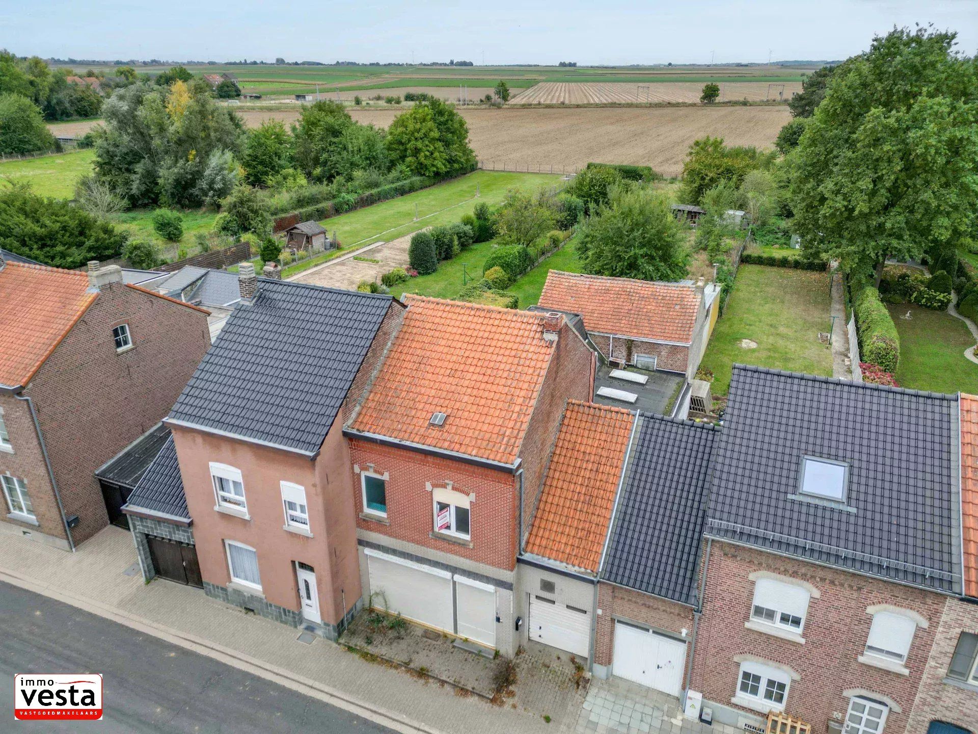 Hoofdfoto van de publicatie: Handelspand met woonst op groot perceel