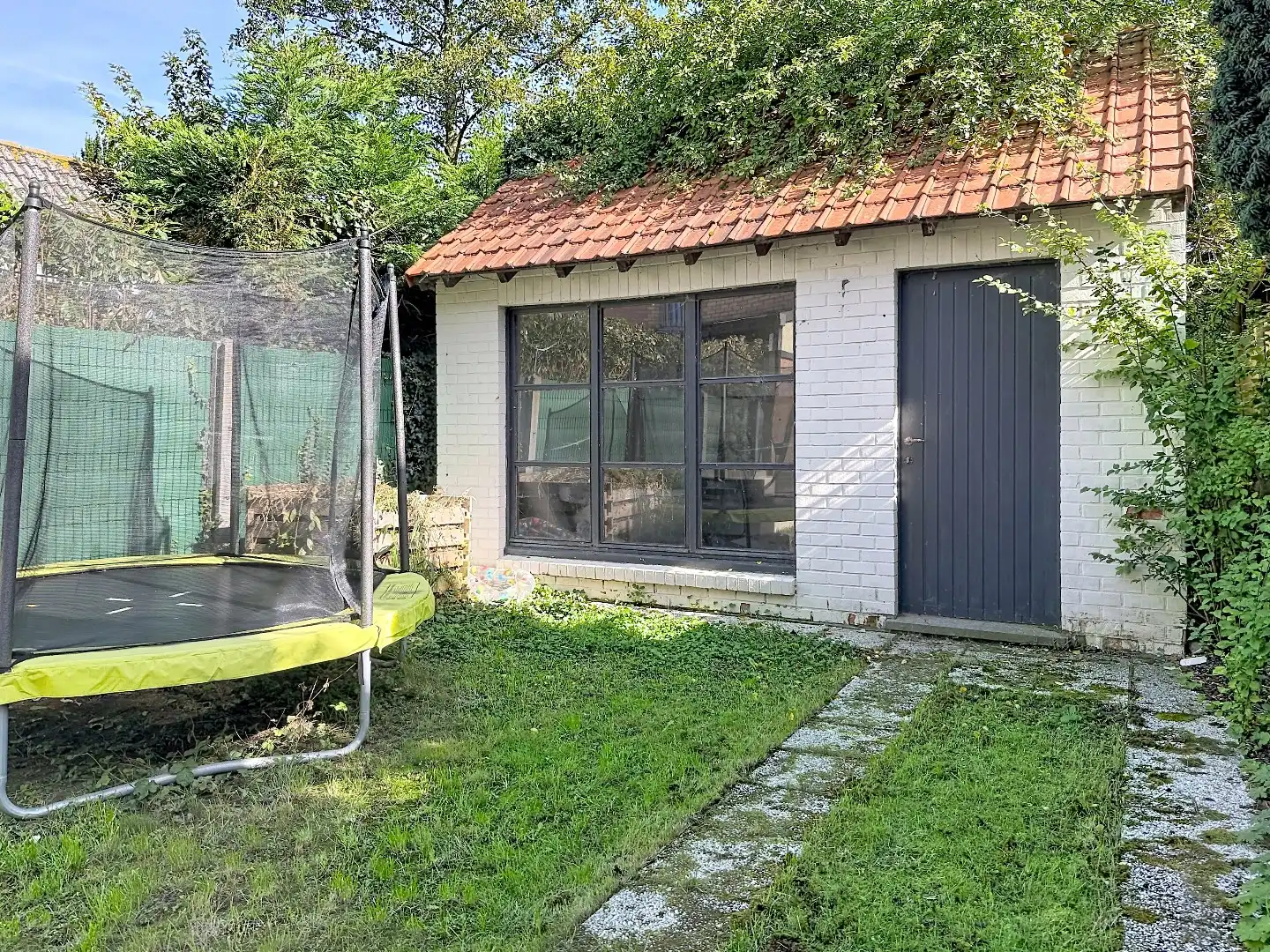 Volledig gerenoveerde duplex met zonnige tuin en inpandige garage op gunstige residentiële locatie te Oostende.  foto 19