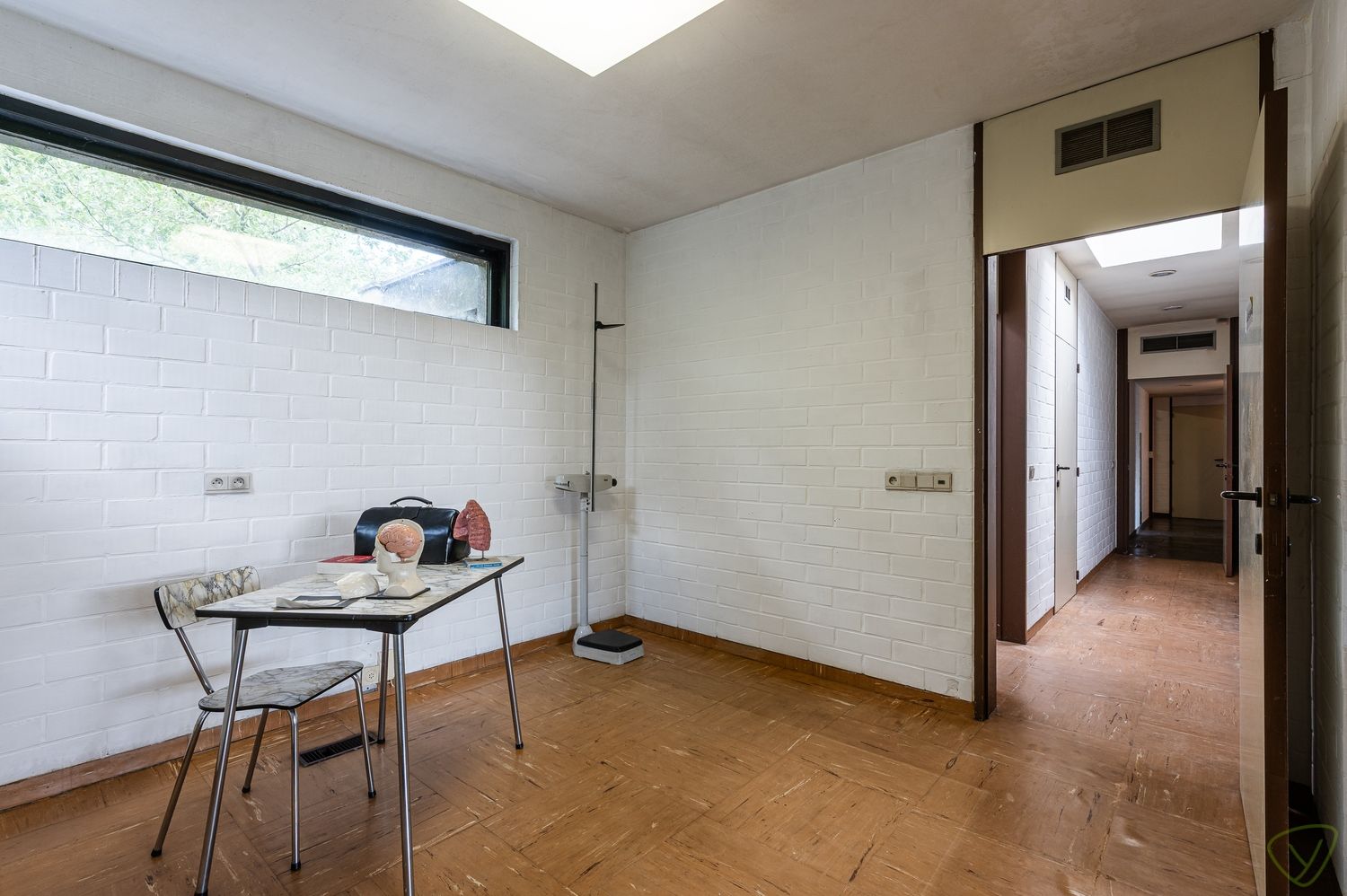 Modernistische parel uit 1978 met brutalistische charme en praktijkruimte op riant perceel in Lembeke foto 17
