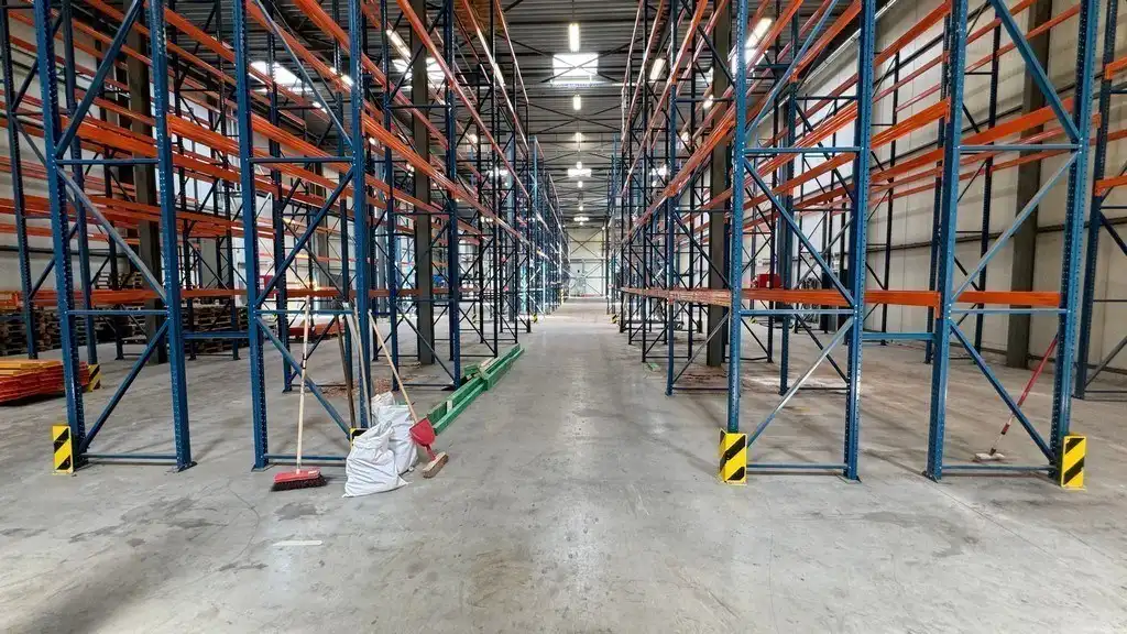 Logistiek bedrijfspand te huur in industriezone te Malle foto 4