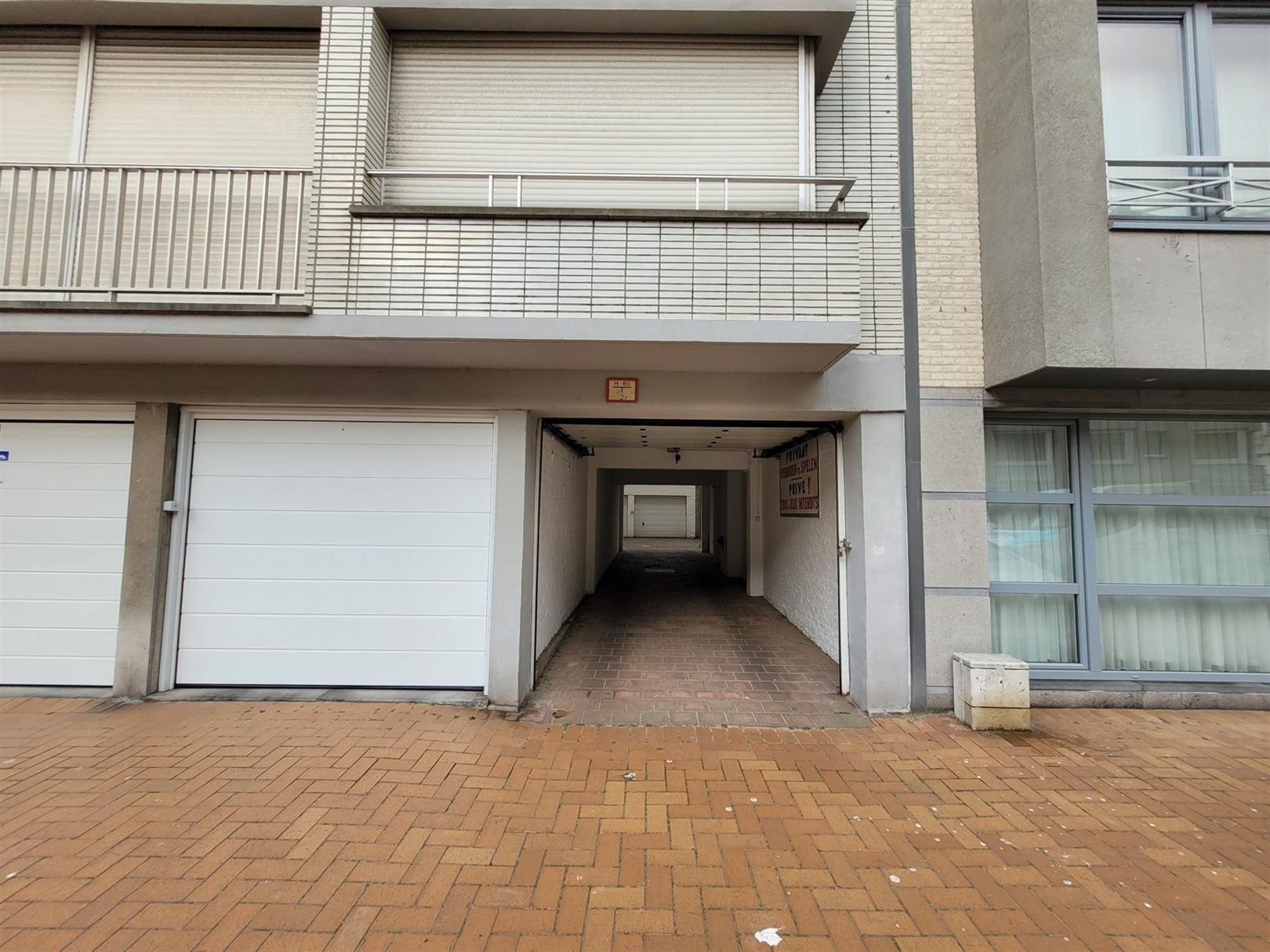 Gesloten garage box in Westende Bad foto 3