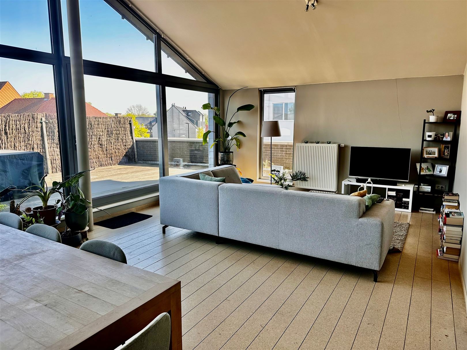 Instapklaar appartement te huur in centrum Kruishoutem foto {{pictureIndex}}