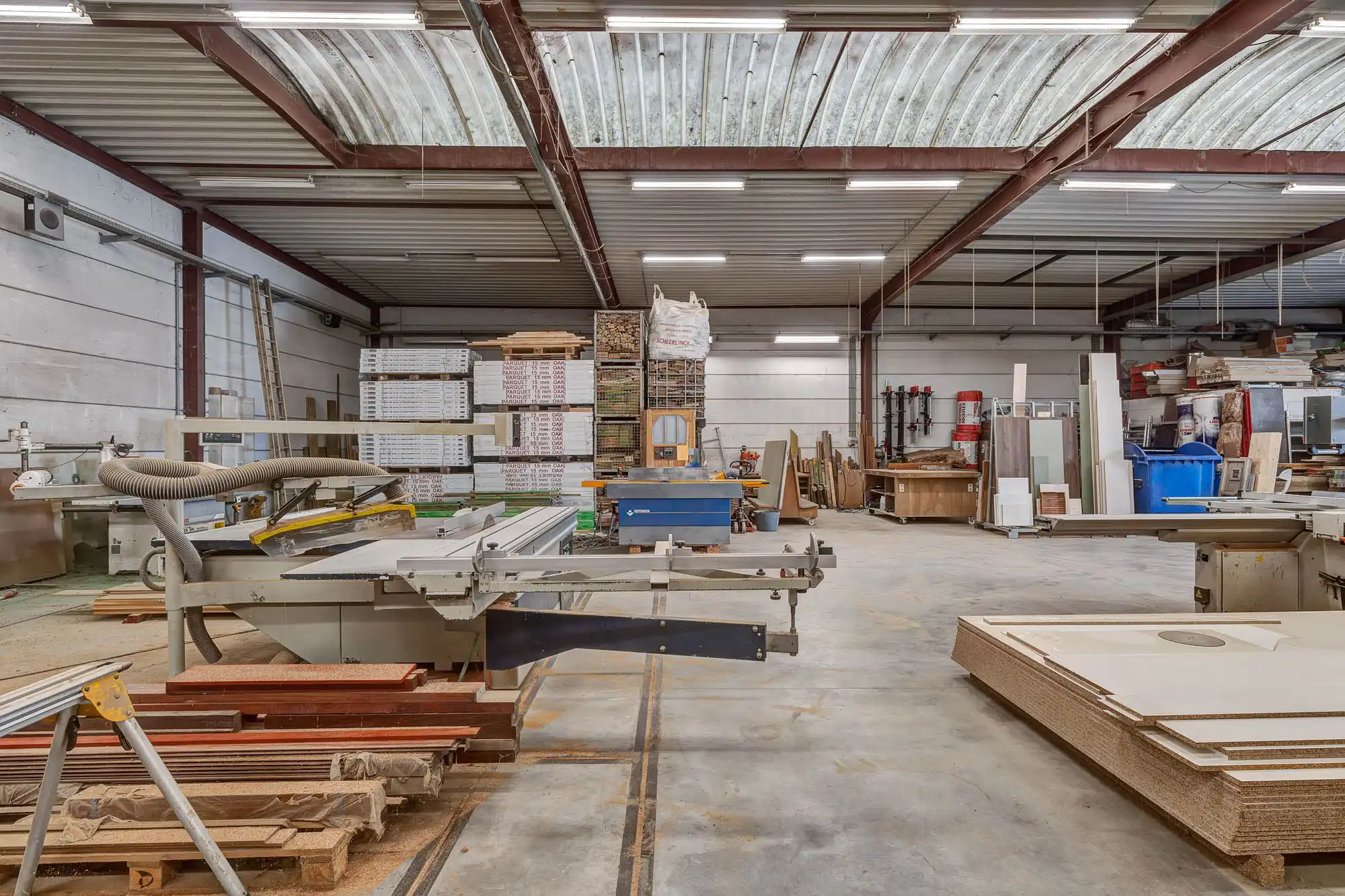 Loods (600m²)  met woonmogelijkheid op rustige locatie foto 7