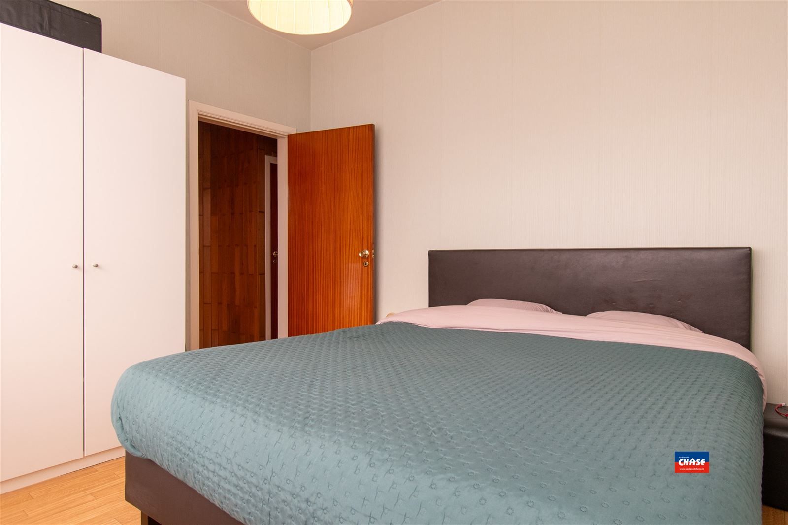 Instapklare gezinswoning met 3 tot 5 slaapkamers,tuin en garagebox foto 15