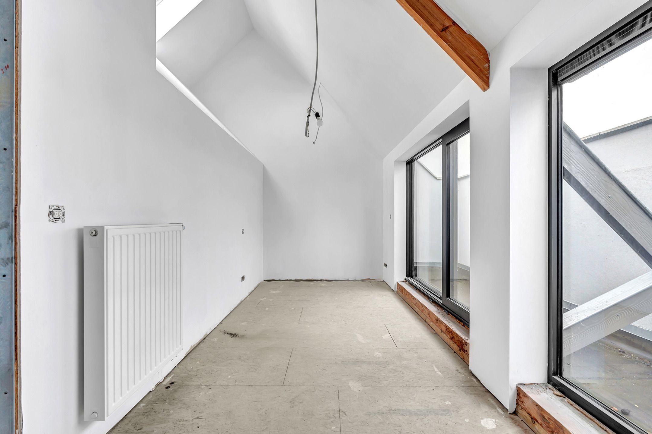 Goed gelegen opslagplaats met ruim af te werken appartement foto 23