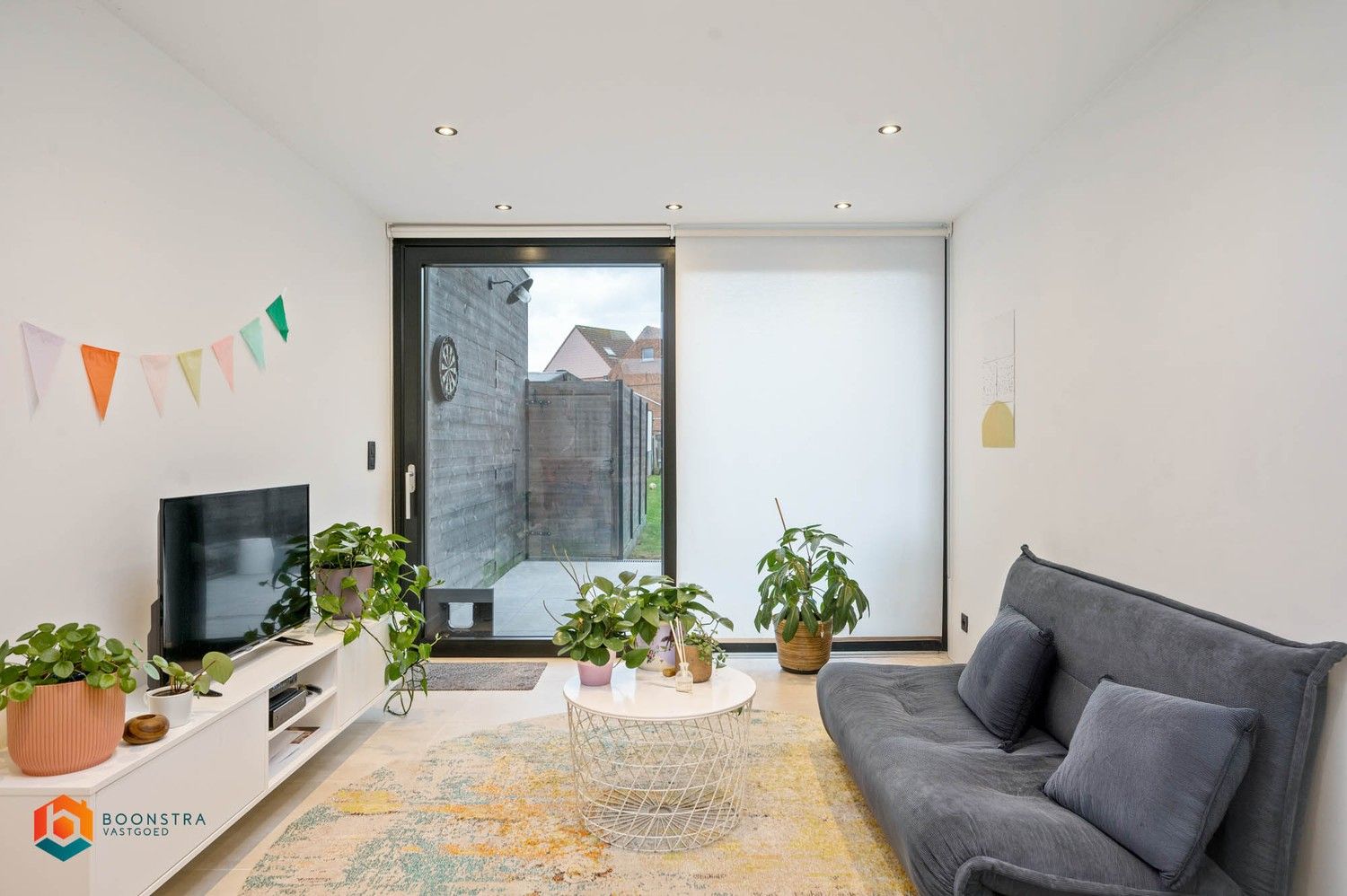 Rijwoning met  2 slpkrs en tuin foto 3