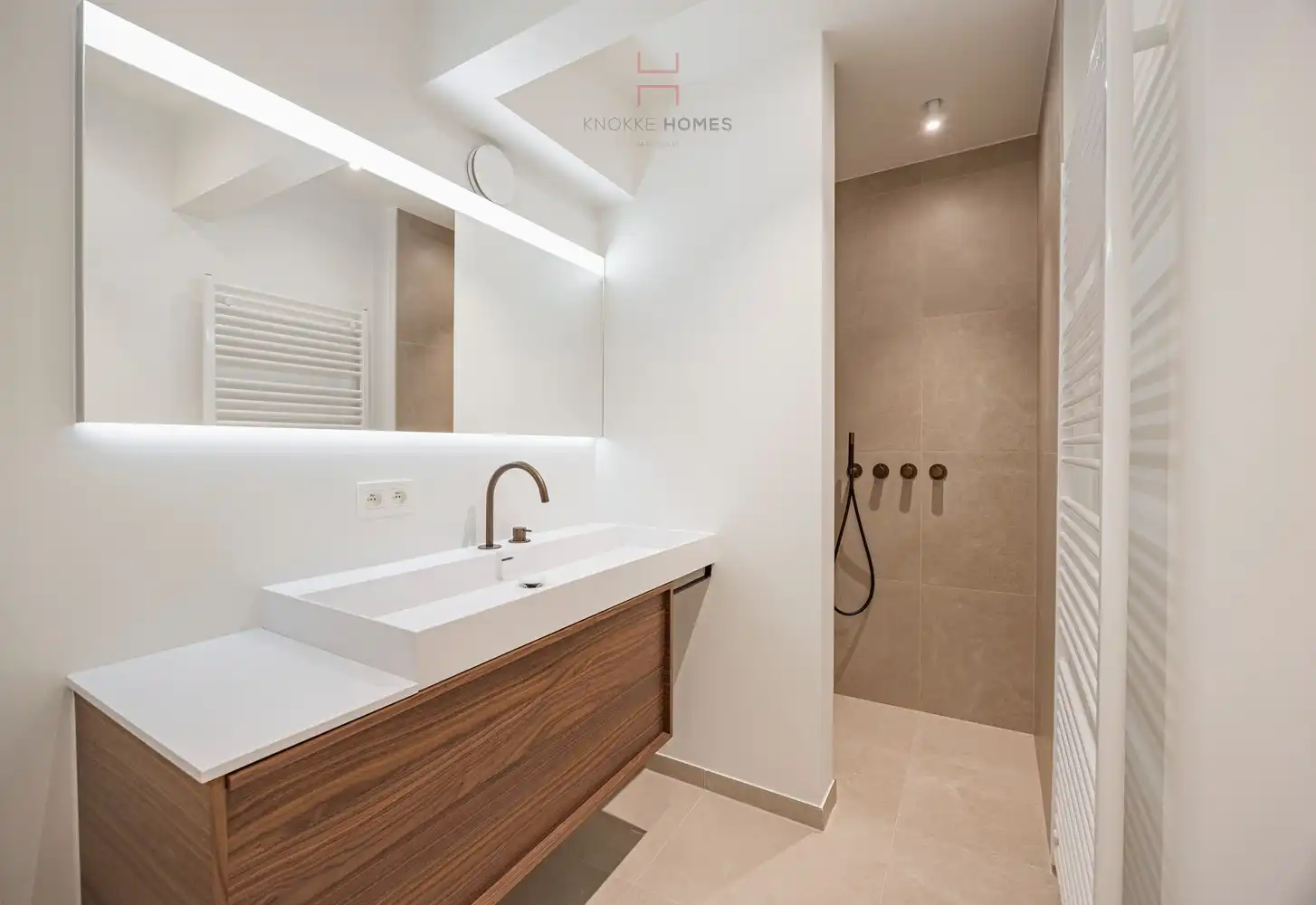 Instapklaar 3 slaapkamer- appartement in de Zoutelaan. foto 5