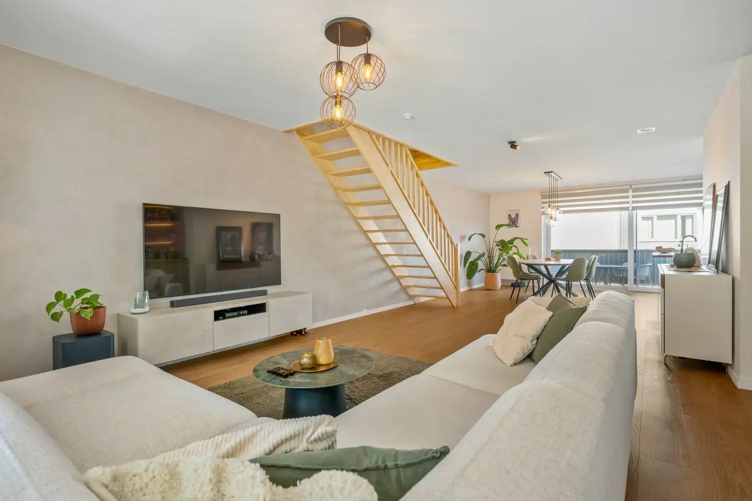 Recent ruim duplex appartement met 2 slpkrs en terras te Schriek foto {{pictureIndex}}